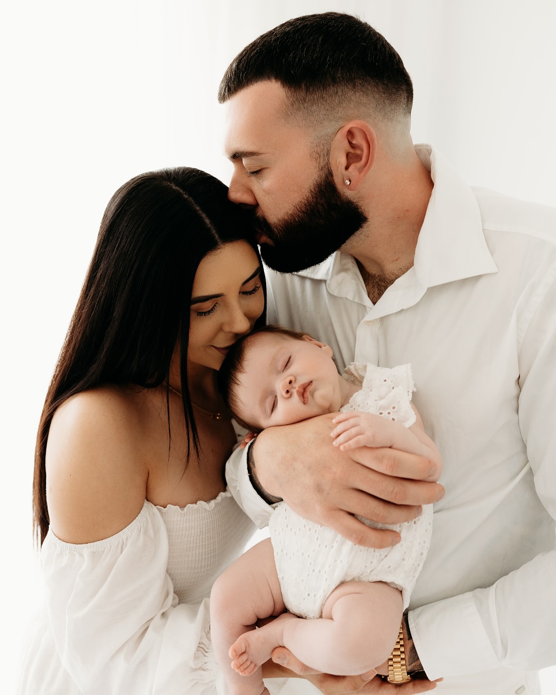 Two months new 🥹 What a gorgeous girl you are Lyla, lighting up my editing screen as I did this one 😍😍
-
#photography
#brisbanefamilyphotographer
#brisbanenewbornphotographer
#brisbanematernityphotographer
#newbornphotography
#newbornphotographerbrisbane