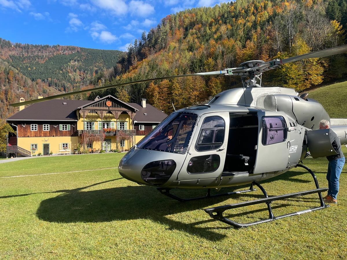 ✨ Ihr sucht das gewisse Etwas für euren besonderen Tag?
Ob Geburtstag, Hochzeitstag oder einfach nur so – mit Helifly Helicopterservice hebt ihr ab! 🚁
Unkompliziert, flexibel & garantiert unvergesslich 💙
📍 Jetzt anfragen und euer persönliches Flugerlebnis sichern!
#Helifly #Helikopterflug #heliflyhelicopterservice #Erlebnisgeschenk #Hochzeit #Geburtstag #abhebenmitstil