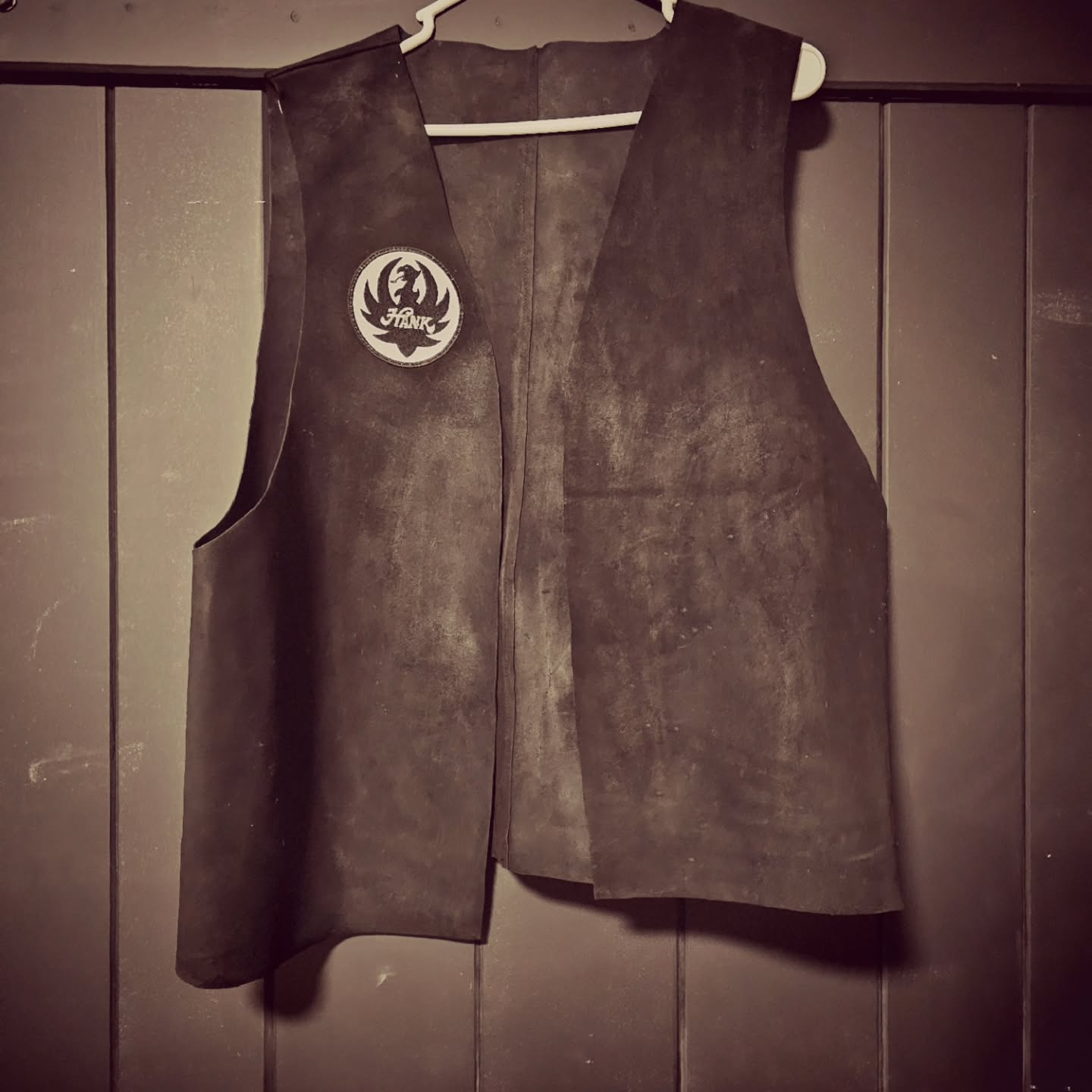 Suede vest, color dye match, and a patch. Time to break out not so Busty Betty and Mama Bear.
#customleathersplus #customleatherwork #suedevest