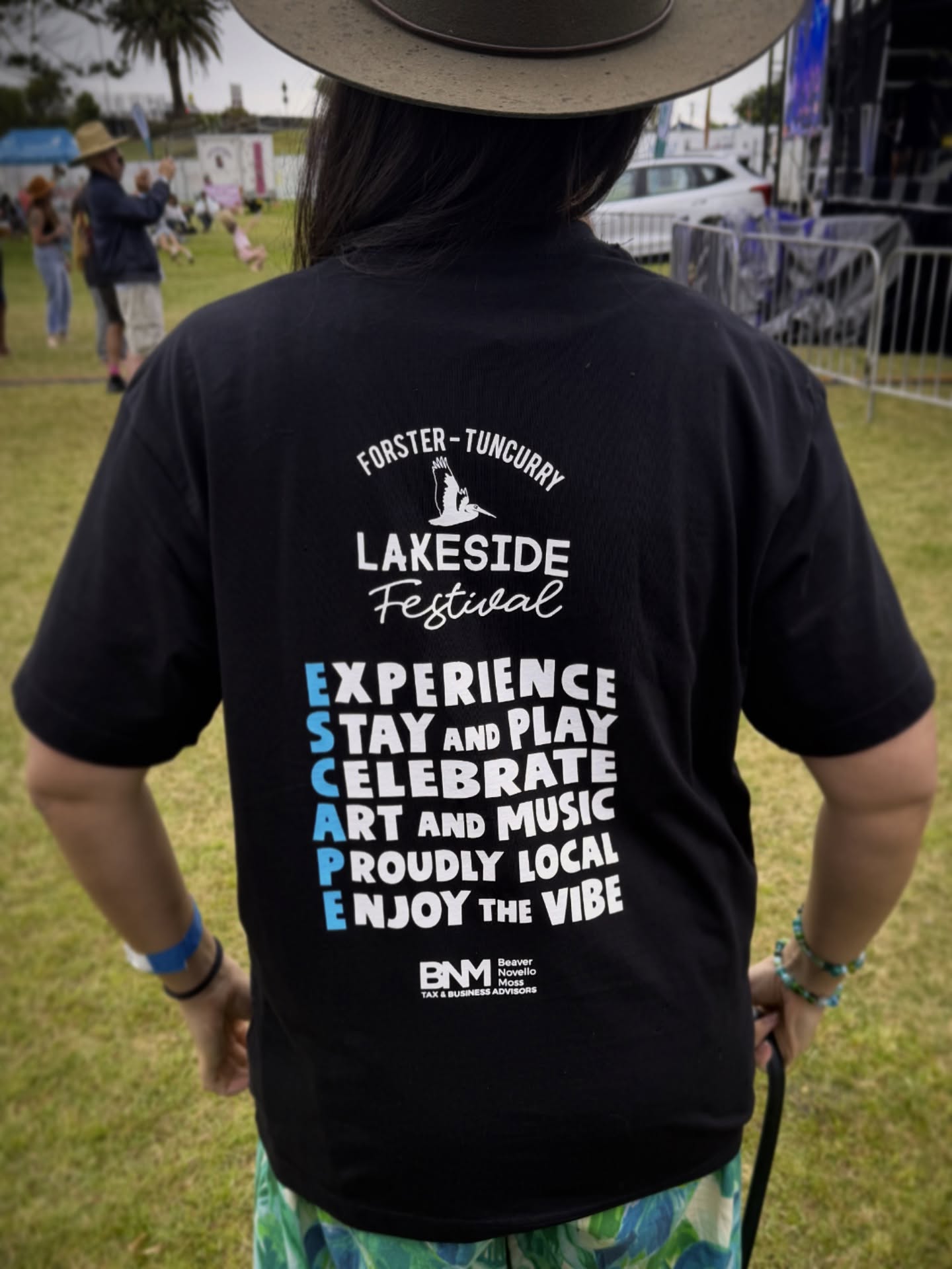 I designed the official Lakeside Festival shirts this year and…. of course I had to get one for myself!
.
#LakesideFestival #CreativeShell #LocalDesigner #ForsterTuncurry #Festival #SupportLocal