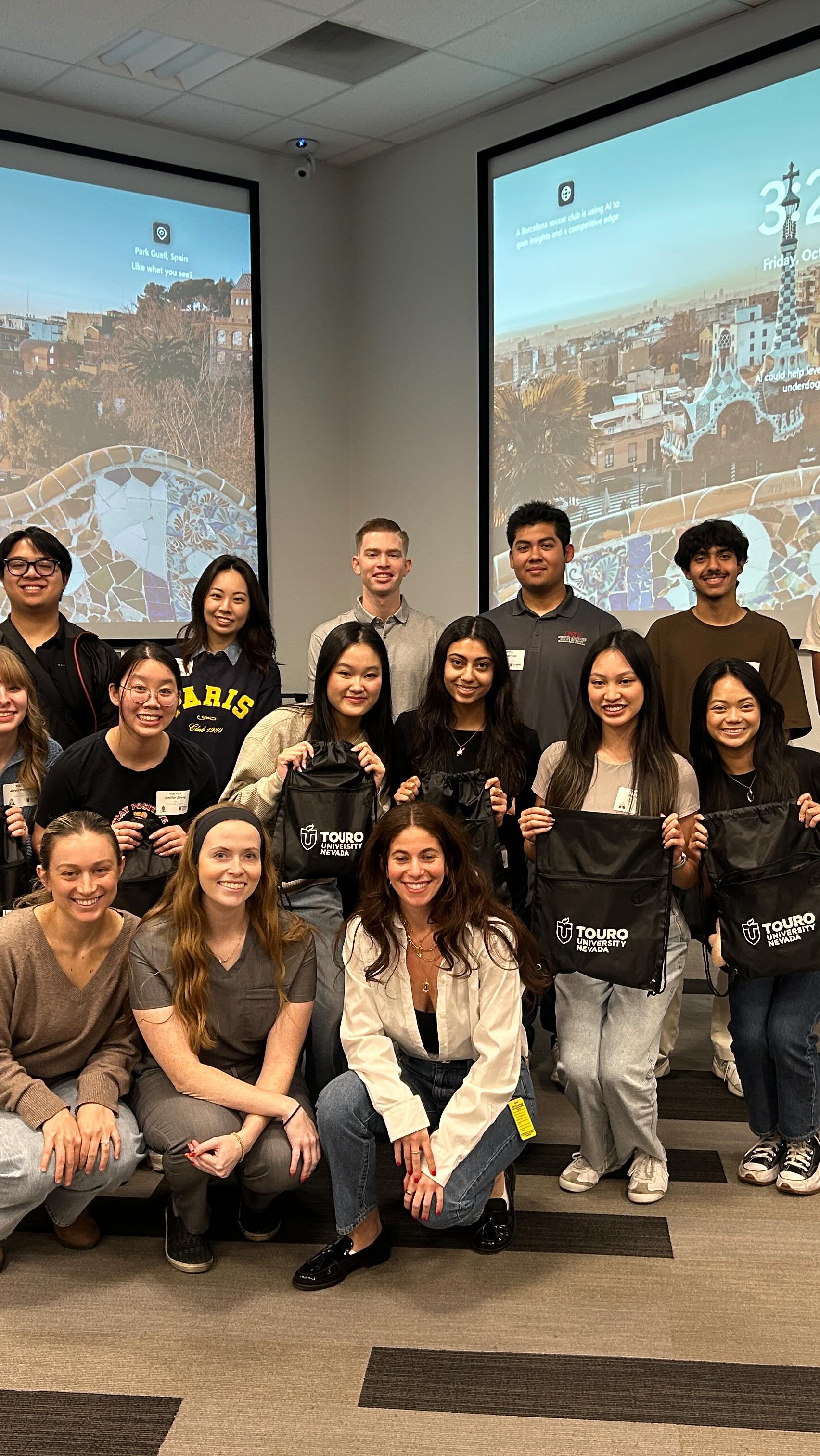 Thank you to @tuncom_soma for hosting us for an amazing panel and tour of your beautiful campus! 🩺
We had so much fun getting to learn more about the medical school application process ✨ Thank you to all our members who were able to join us!