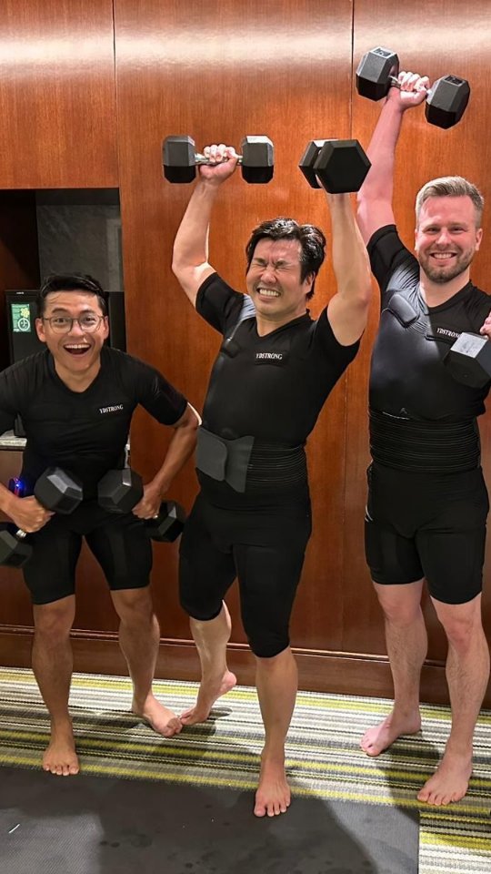 ⚡️Ready to end 2025 STRONG? 💪
Join the EMS Challenge and feel the electric difference! 🔥
💥 4 Weeks. 12 Classes. 1 Stronger You.
Only SGD 336 (that’s just 28/class!)
🏁 Start anytime Nov 10–24
💪 Includes 2 Body Scans
❄️ Unlimited Ice Baths
🚫 No excuses. No rollovers. Just results.
🎁 Bring a friend new to InterPulse = 2 FREE classes for you!
Your strongest finish starts NOW☝️
Let’s slay the season together⚡️💥
#emsworkout #emstraining #emssingapore #emsfitnesssingapore #interpulsefitness #interpulsefitnesssingapore