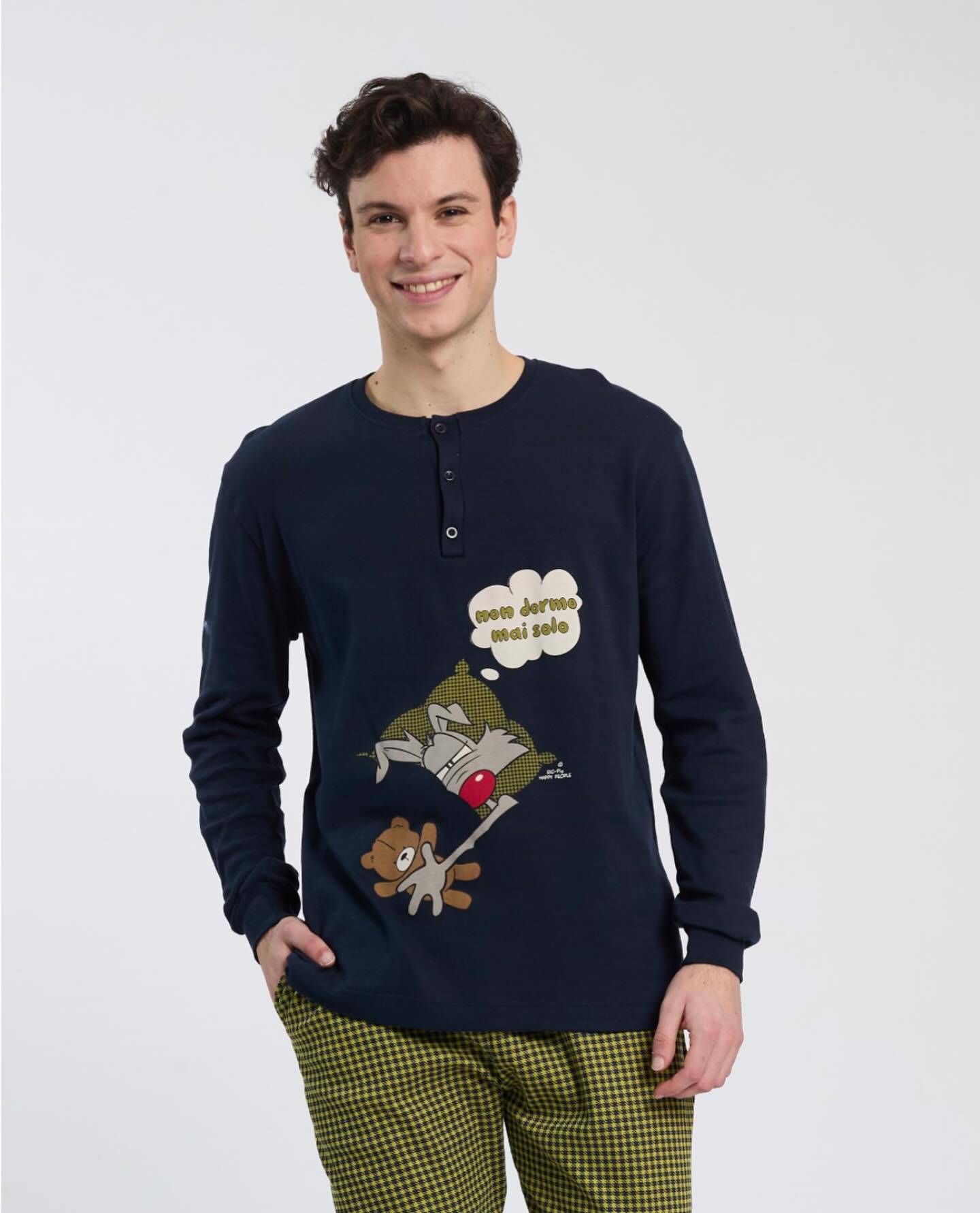 Con i pigiami Happy People, ogni mattina diventa un piccolo momento di felicità: morbidi, colorati ,pensati per far sorridere anche le giornate più grigie. 🌈