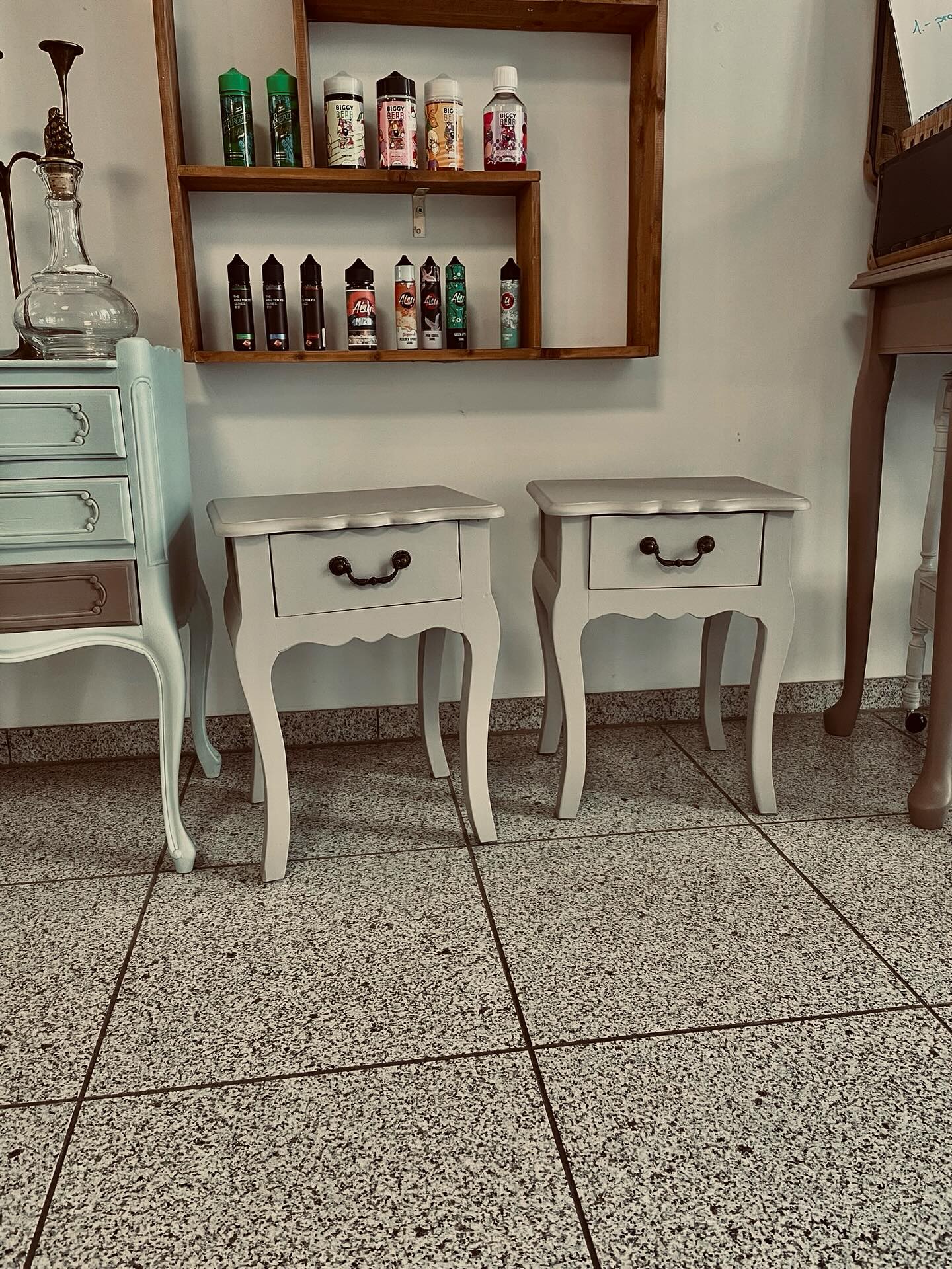 Zwei kleine Geschwister suchen ein neues für immer Zuhause. Perfekt als Nachttische oder eyecatcher in der Wohnung. 🩶
Preis pro Möbel: 39.-
#secondhand #secondhandshop #brockenhaus #reuse #diy #selfmade #nachhaltig #lebensart #kloten #zrh #flughafen