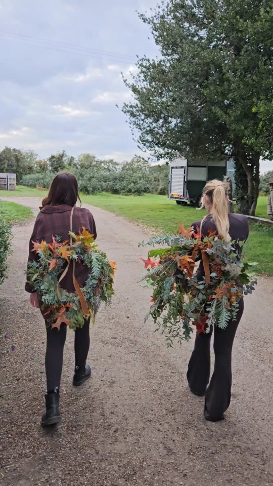 Join us for our Cosy Countryside Festive Day Retreat at Brenley Wine in Faversham 🎄🥂
☆ LAST FEW TICKETS ☆
Sunday 7th December:
❄️ Gentle yoga to help you relax and reset for the festive season.
❄️ A guided countryside walk through the stunning surrounding areas.
❄️ A warming, seasonal light lunch to refuel.
❄️ Festive wreath making using luxurious, fresh foliage and flowers, trimmed with velvet ribbons. Enjoy a glass of fizz while you get creative!
❄️ Wine tasting of 4 Brenley Wines, grown and made on the farm.
❄️ Sweet and savoury festive snacks.
❄️ Unlimited herbal teas.
❄️ A goodie bag of gifts from a selection of Kent small businesses (because you deserve a treat).
Come on your own, or with friends to enjoy a day to relax and reset ❄️🥂🎄
♡
Nel&Lauren