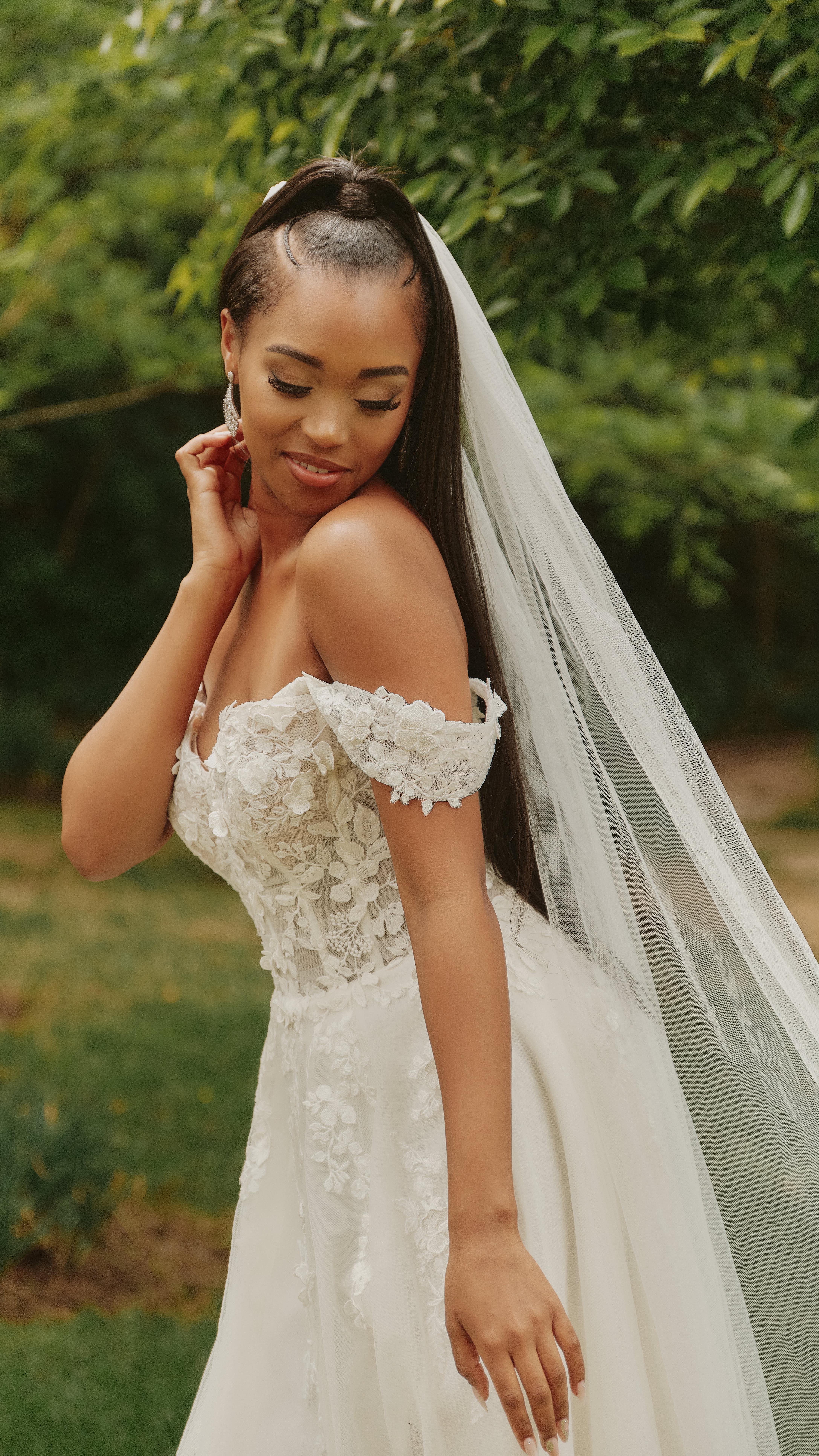 Behind the scenes: where lace meets satin, curves meet couture, and every bride finds her moment. From airy tulle to structured silk, we celebrate every size, every style, every story. 💍✨
#bridetobride #behindthescenesbridal #bridaldesigner