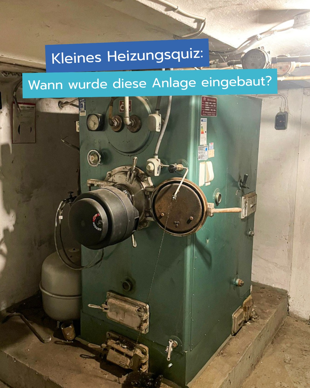Eine Stadtvilla mit Geschichte. 🏠
Ende des 19. Jahrhunderts gebaut und noch mit einer Ölheizung aus dem Jahr ???ausgestattet. 🔧 (Auflösung folgt)
Henning war vor Ort, um die Anlage wieder in Betrieb zu nehmen. Jetzt läuft sie wieder.
Der neue Eigentümer plant eine komplette Sanierung und bringt das Haus, inklusive Heizung, Schritt für Schritt auf den neuesten Stand.
Ein spannendes Projekt, bei dem wir schon jetzt viel Erfolg und Freude wünschen! 💪