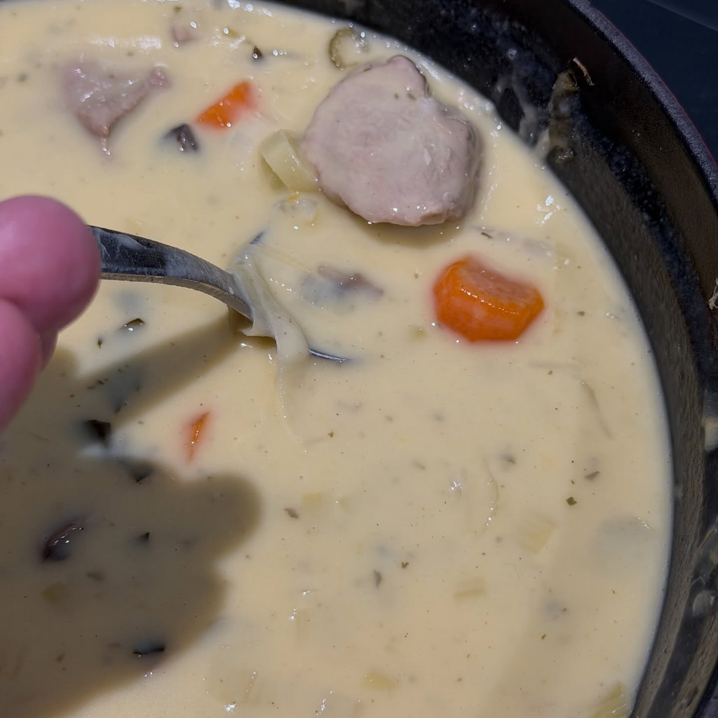 « Comment est votre blanquette »
Ce we c’était blanquette et inévitablement un petit clin d’œil à cette réplique culte #OSS117 #commentestvotreblanquette #blanquette #recettedegrandmère #faitmaisoncuisine #tabledhôtes