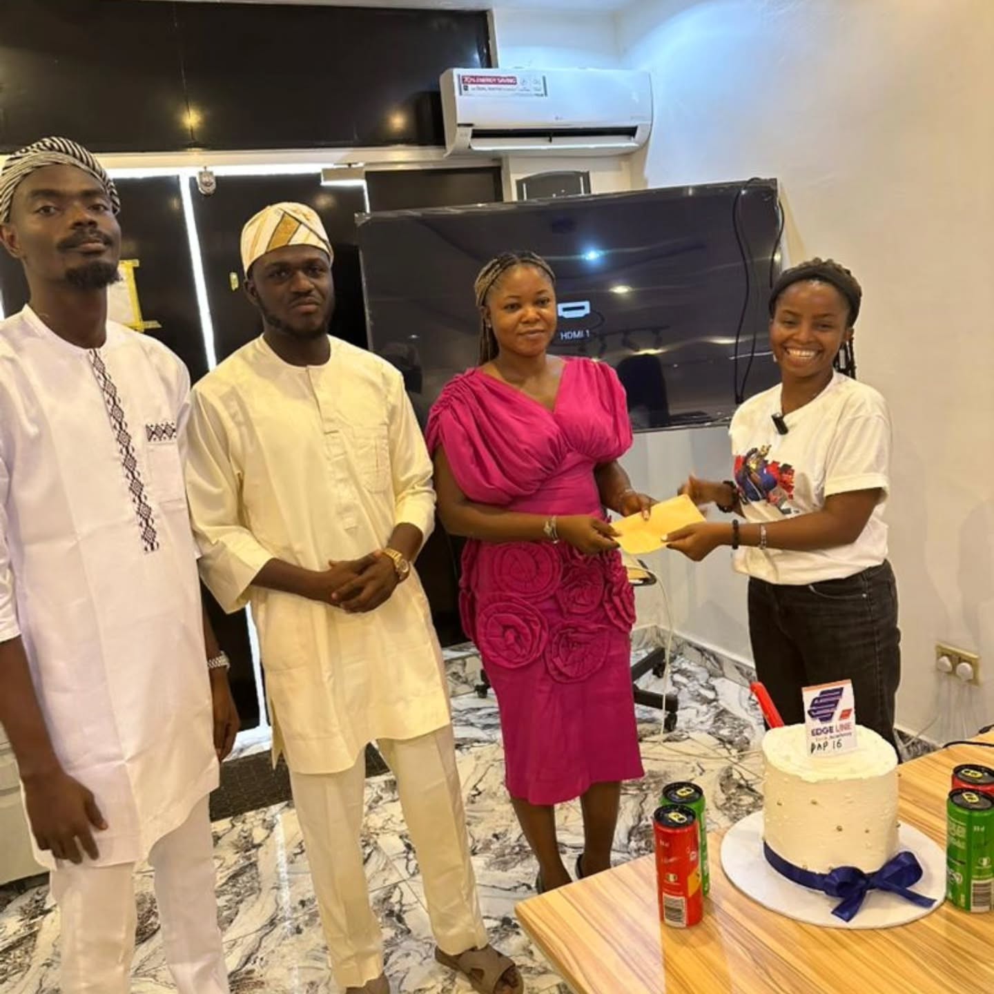 Giving of cash gift 🎁 to best presenters on their projects presentations.
#DataAnalysis #dataanalytics #abujauiux #abujatech #abujabusiness