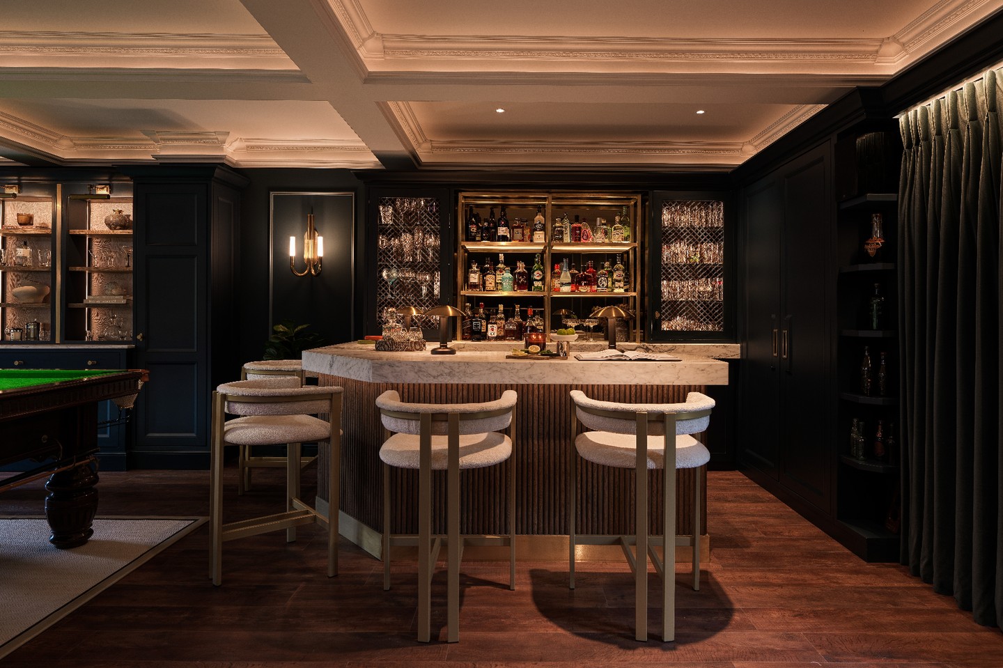 T H E B A R | We may be biased, but as these dark evenings close in, is there anywhere better to be other than this spot at Project Lakehouse?
#interiordesign #luxury #luxuryinteriors #bespoke #designer #details #interiorstyle #home #interiorinspo #bespokedesign #luxuryhomes #luxurydesign #homebar #bardesign