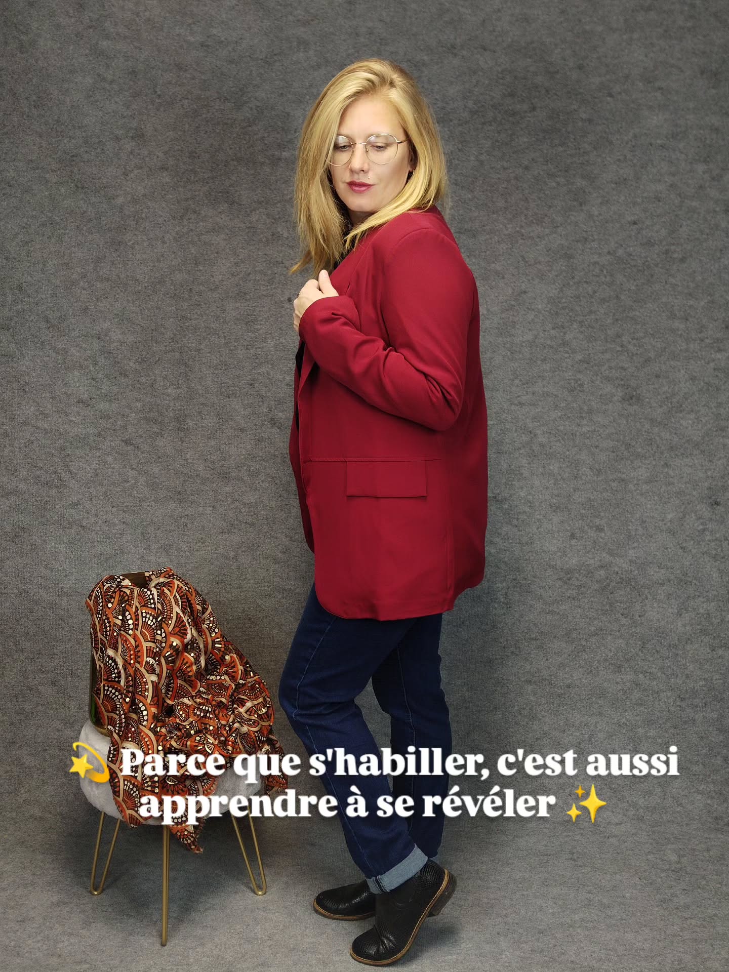 ✨ Essence d'hiver✨
Un jean, un tee-shirt... Et le blazer RUBY fait toute la différence 💃
C'est LA pièce maîtresse qu'il te faut pour transformer une tenue simple en un look affirmé, chic et sans effort ! 🙌
Son secret ? Une coupe flatteuse, une matière élégante et ce petit détail qui dit : "Je me sens bien, je me sens femme" 💕
.
.
🫵 Ose ce petit twist qui change tout : un blazer et ta tenue passe du simple au sublime 💋
.
.
.
#essencedhiver #blazerfemme #lookchic #modefemme #stylefeminin #modchadeschoux #exprimetabeauté #modepourtoutes #tendancehiver #conseilstyle #pretaporterfemme #bodypositivefrance #lookdujour #eshopfrance #showroomvichy