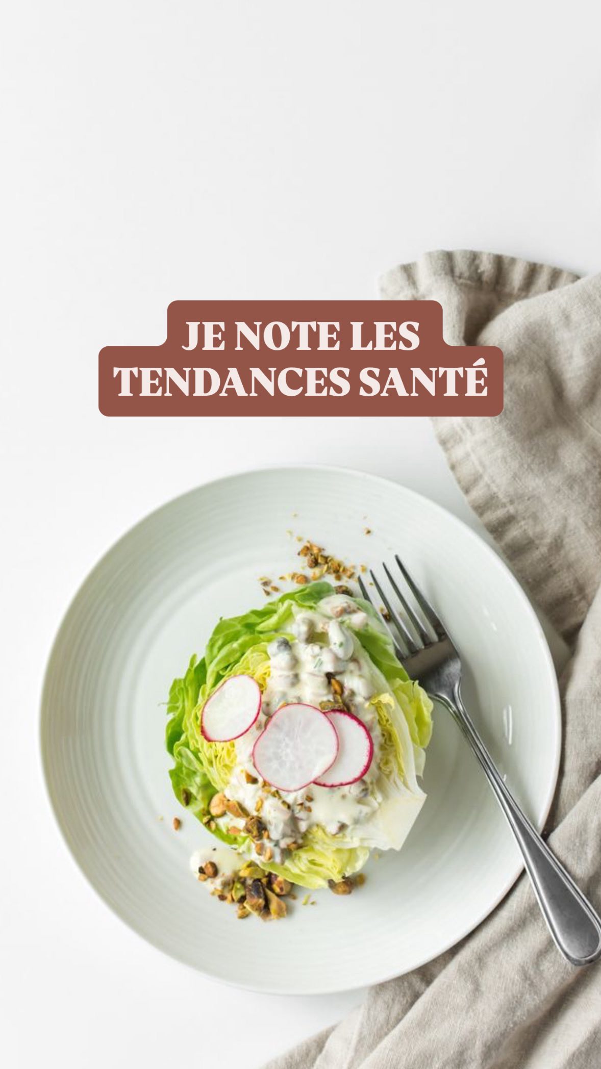 Sujets à controverse? Je les classe.
Le café - le collagène - les bains glacés- le jeûne - l’huile de colza vous entendez du pour et du contre. Je les valide tous sous certaines conditions.
🧚🏼 le café est très riche en antioxydants protecteurs mais préférez du coup le café noir sans lait ni sucre pour conserver ces antioxydants. Le café réduit aussi l’acidité dans le corps. L’excès d’acidité tissulaire augmente le fatigue physique et mentale, l’ostéoporose…
🧚🏼 le jeûne est naturel. Les bénéfices santé sont multiples; l’autophagie, la réduction de l’inflammation, de l’insuline, la perte de poids… S’abstenir si enceinte, TCA, IMC trop bas…
🧚🏼le collagène est une protéine abondante qui décline avant 30 ans. La condition en complément est de prendre des peptides pour que le corps synthétise le collagène. On aura un impact sur la peau, mais aussi les articulations, les intestins, les vaisseaux…en fonction du type de collagène.
🧚🏼 les bains glacés sont intéressants. Le métabolisme, l’immunité, la glycémie seront impactés pour un mieux. Pour les femmes il y a des controverses quand à la température qui ne devrait pas être trop basse.
🧚🏼l’huile de colza offre un bel équilibre entre les omégas 3-6-9. Mais il est essentiel d’avoir une bonne qualité cad une pression mécanique uniquement afin de préserver la vit E antioxydante et d’éviter d’oxyder ces acides gras fragiles.
Mais le plus important est de voir ce qui vous fait du bien! Ce sont des conseils généraux en nutrition et santé, toujours se référer à votre médecin.