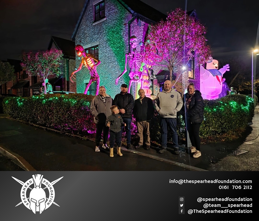 Last night Adele took some veterans to see an amazing house in Swinton which has been done up for Halloween to raise funds for the foundation.
Charmaine & Paul’s house makes for incredible viewing every year & is well known to runners, kids & people alike who often stop for photos.
We can’t thank them enough 🎃!
Happy Halloween! 👻