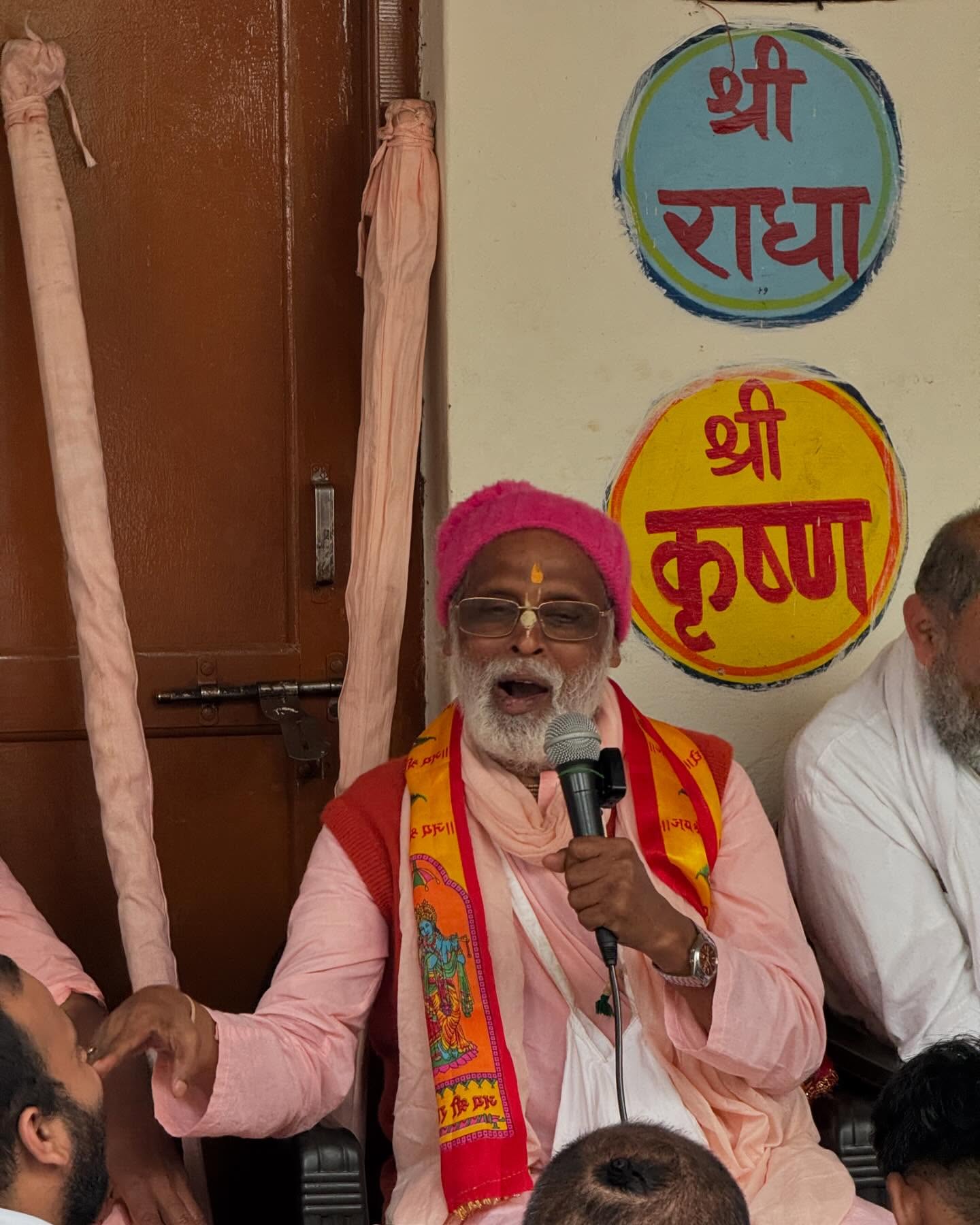 Parikrama of Khadirvan, Yavat, Nanda Gaon, Prema Sarovar… celebrating Srila BV Siddhanti Maharaja’s @gaudiyasiddhant appearance day — today was full of beautiful harikatha and darshans in Vraja Mandala with Srila Bhaktivedanta Vana Goswami Maharaja 🤩