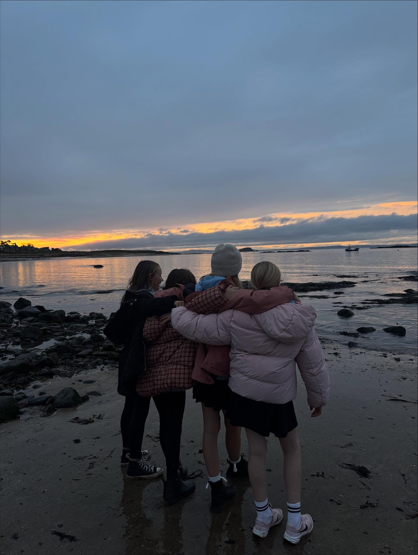 Brilliant session last night with our P7 girls! The girls enjoyed helping & learning how to build a fire safety and responsibly, sparkles and most importantly delicious smores 🔥🎆💖