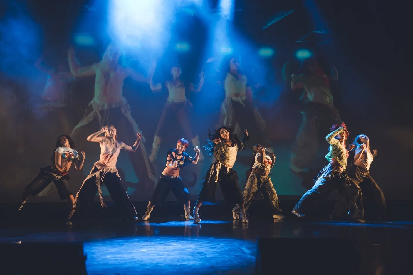 DANCE // OFFLINE
@ The O2 Indigo 🪩🪄
What. A. Night. 😮💨🔥
Huge thanks to @danceoffline and @themanorldn for capturing the energy of the night with these amazing stills 📸
Grateful to have been part of it - what an experience!
Choreographer @kimberley13collins
Talent Producer @mjmcgibbon
Shout-out to our PRO collective
@samanthaelmerrr @maiastones_ @m.onroeharrison @kateeorrells @melodyadeola @jadesummerlemon @rhiannagraves
Thanks for having us
#unapologetic #unapologeticbehaviour #performance #production #creative #creativechoreography #choreographer #london #londondance
