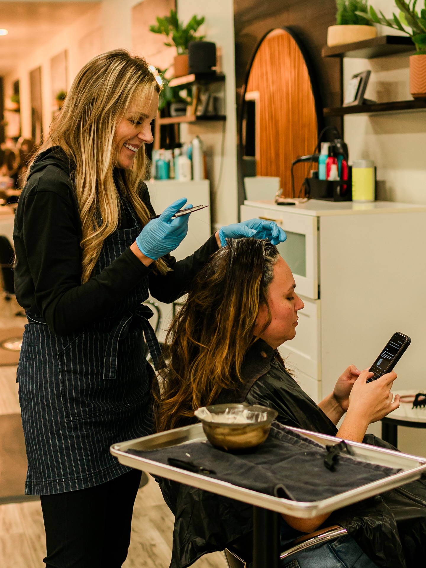 Multitasking at its finest!! 😘👌
We take care of you while you take care of the things you need to do!🤍
The holidays are approaching fast! Make sure to secure your pre-holiday appointment soon!
Head to our booking site to book your next appointment:
https://sisterssalon.glossgenius.com/
.
.
.
.
.
#sisterssalondixon #kerastase #hairproducts #haircare #treatyourself #beauty #fullservicesalon #hairsalon #hairstylist #hairstylistlife #holidayhair #luxurysalon #saloncountysalon #dixonhairstylist #vacavillehairstylist #davishairstylist #sacramentohairstylist #bayareahairstylist #californiahairstylist #norcalhairstylist