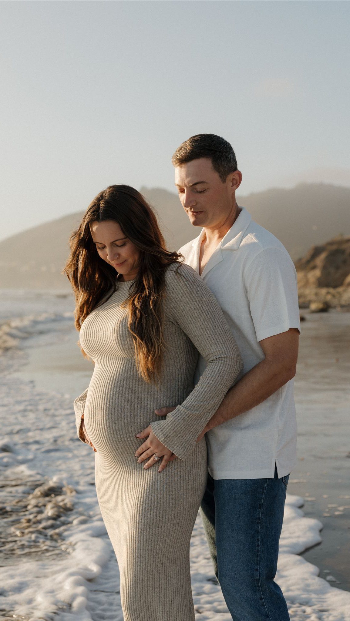Emily and Kenny’s Shell Beach maternity session was everything we love about the coast — playful, natural, and wrapped in that California glow. These two are welcoming a baby boy this fall, and it was so special to photograph a chapter in their story.
Coastal breeze, colorful sunset, and that soft ocean light we all chase. 🌊 All details on the blog!
#PismoBeachMaternity #ShellBeachMaternitySession #SanLuisObispoPhotographer #CentralCoastPhotography #CaliforniaMaternityPhotos #MacKenzieRanaPhotography #campsnapcamera
