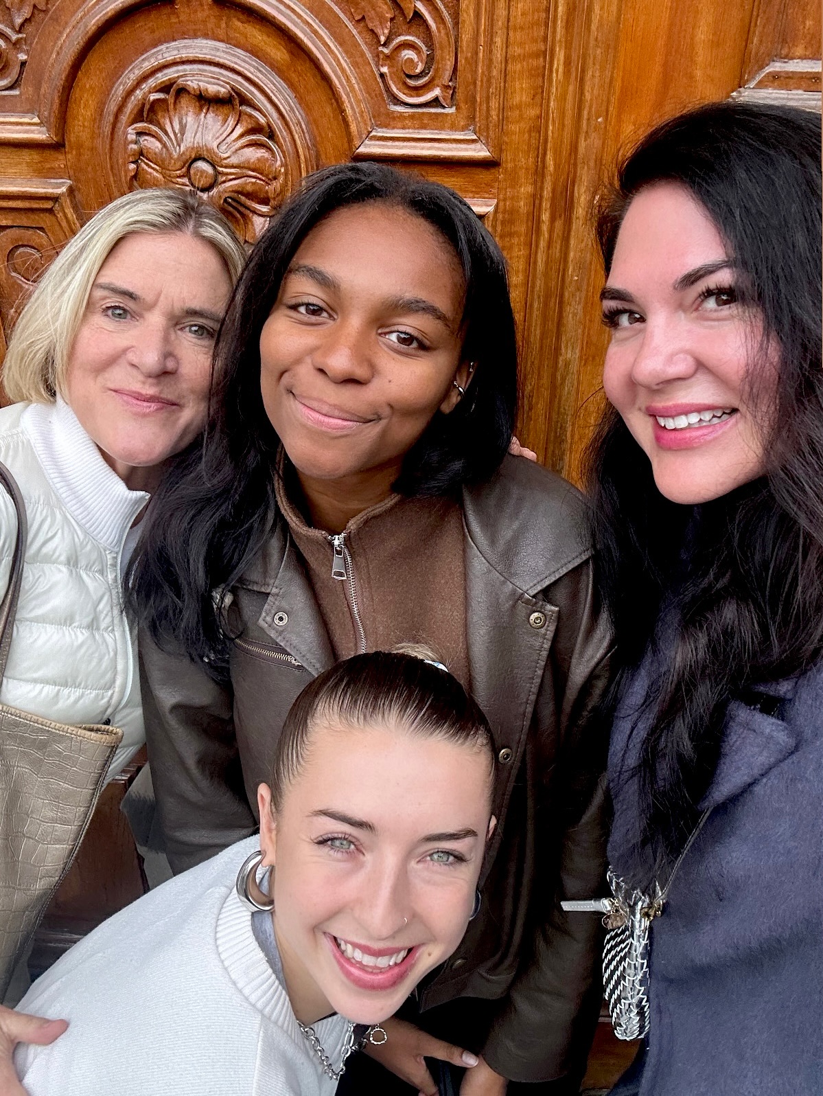 ✨ Lyon, France you were so welcoming!
Last week, we had the joy of spending time in this beautiful city, meeting volunteers, caregivers, their loved one living with dementia, psychologists, physicians, and leaders who are shaping compassionate care in France. Led by our wonderful host, Gérard Herrbach, President of France Alzheimer Rhône. From morning sessions in Mornant to heartfelt conversations with Ludovic Verrier, Professor Bernard Croisile at France Alzheimer headquarters and Thank you to everyone who made our visit so special! @francealzheimer_rhone
Lorenzo’s House @lorenzos_house and their amazing team, is honored to bring forward the Global NextGen Roundtable, centered on dementia justice and the voices of younger families impacted by the disease. Our time in Lyon was to plan and prepare as we visited hospitals, community support groups, and the future site of the @alzdisint Alzheimer’s Disease International conference in April, each stop filled with learning and inspiration. The hospitality and warmth we received were beyond measure.
Diana Shulla Cose and Grania Mckittrick made this all come together. Loved my time with you two, thank you for having me come along to support you! 💙☀️
We’ll be sharing more about the NextGen Roundtable, as we prepare for the ADI conference in April.
If you’ll be there, let us know!
To learn more visit: https://www.alzint.org/what-we-do/adi-conference/
And to connect with Lorenzo’s house visit:
https://lorenzoshouse.org/