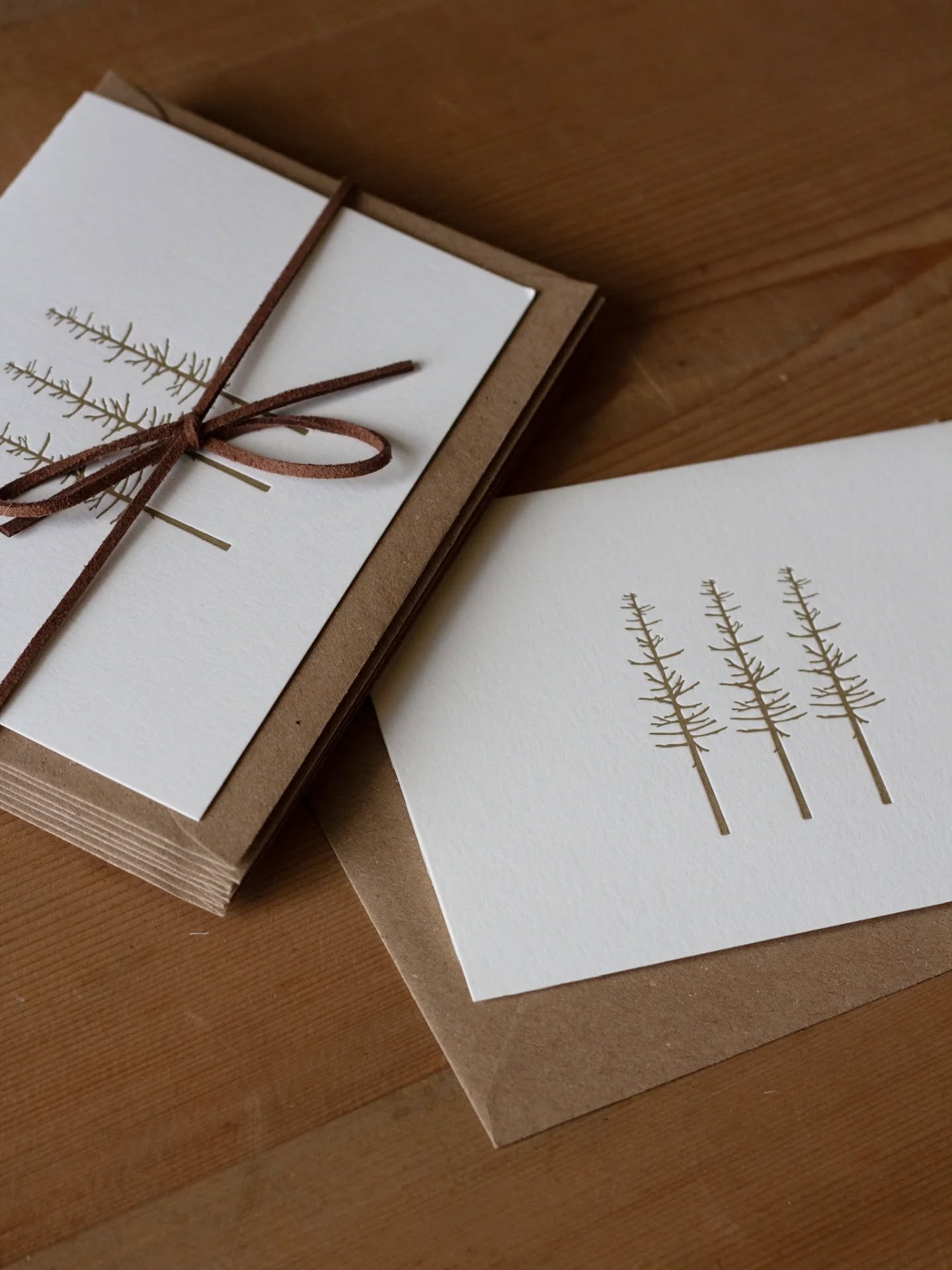 Just a little Friday taste of the stationery available from our rural Highland Perthshire studio.
All of our products are designed and printed in house on vintage Heidelberg presses.
Collection available from Dalguise on all orders, just PM for more info or to place an order.
Custom orders also welcome.
https://www.etsy.com/uk/shop/TheHunterPress
#letterpress #printstudio #letterpressstationery #notecards #stationerydesign #stationer #scottishdesign #madeinscotland #makerstudio