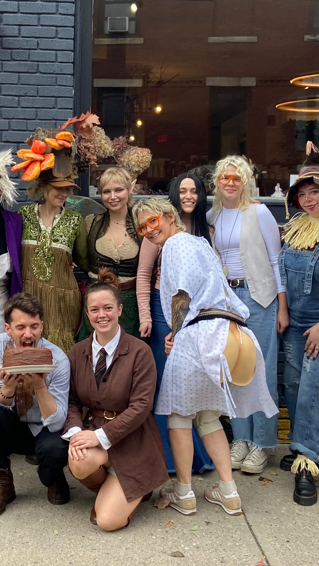 HAPPY HALLOWEEN, Y’ALL! 🎃
.
.
.
#happyhalloween☠️ #workplacehalloween #halloweencostumes #funatwork❤️ #hairsalonhalloween