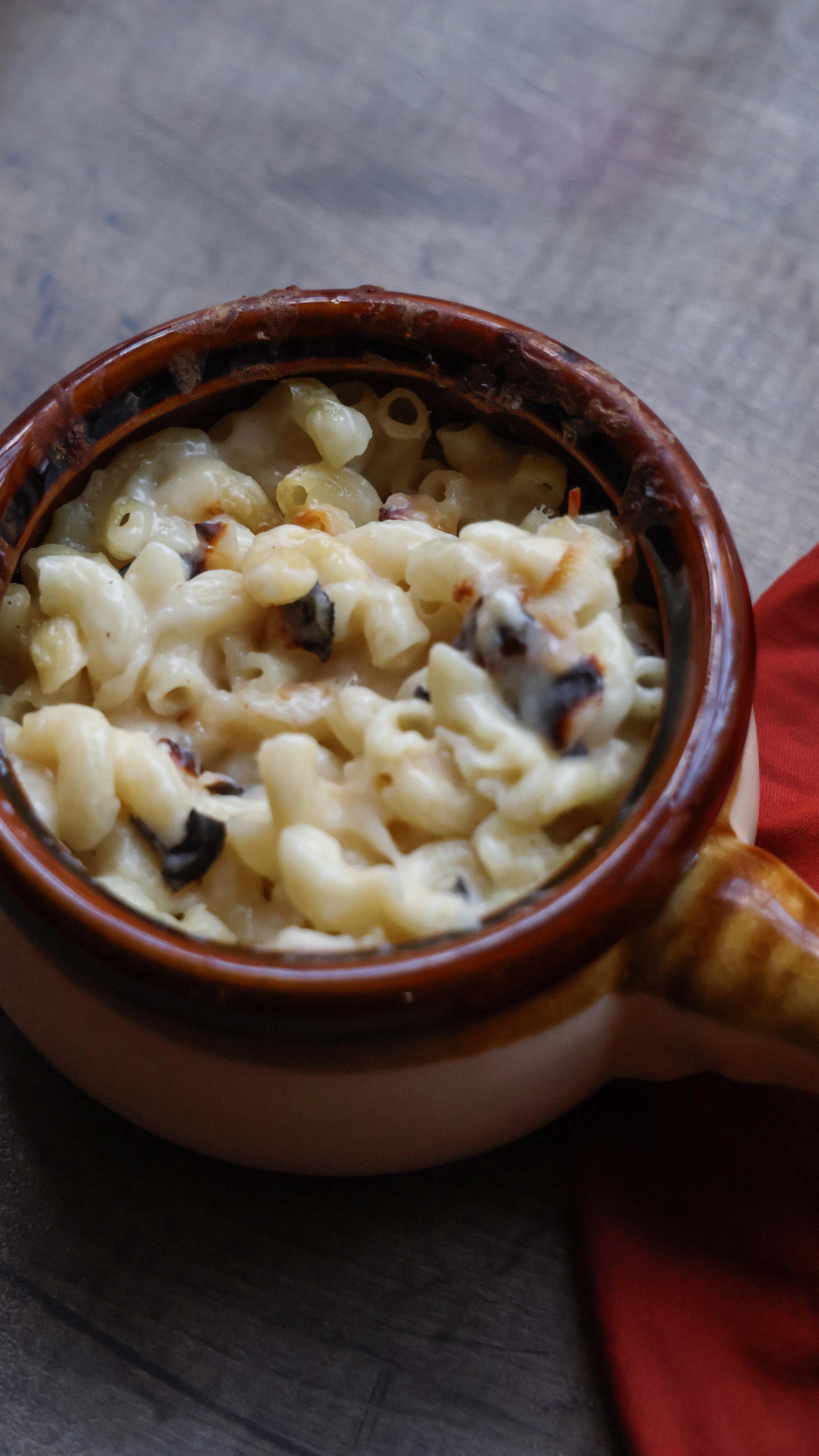 A stick to your guts, warm up after a cold day, take a mid day snooze kind of Mac and Cheese 🤎