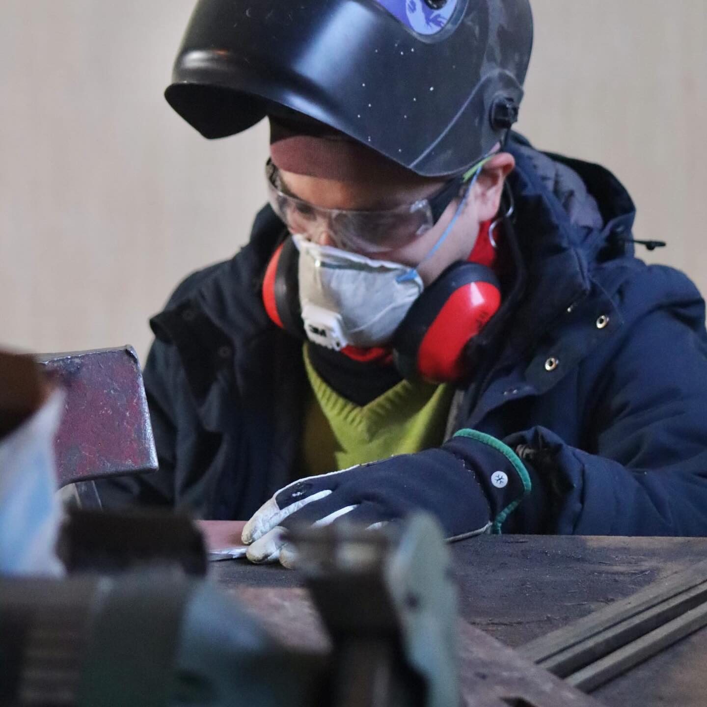 ✨ At Moskosel Creative Lab, we’re excited to host artist Kovács Mihály Mór (@kovacs_mihaly_mor), who is channeling energy and vision into a bold new project — working with iron to explore the tension between raw strength and refined form.
Come visit us and witness the alchemy of metal and imagination in motion.
#ArtInResidency #IronAndImagination #MoskoselCreativeLab #sweden #northernsweden #art