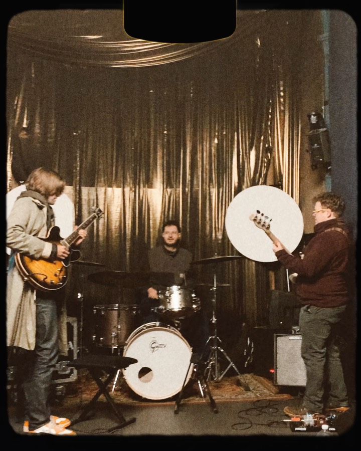 Thank you for a real good time Nottingham! ❤️🚌
Half way through the tour!
BIRMINGHAM TONIGHT - HARE & HOUNDS @hareandhoundsbrum
Supported by @kasperiaband & @8beforeava 🪷
Doors 7PM - Big Sky 9:15PM
bigskyorchestra.com
#BigSkyOrchestra