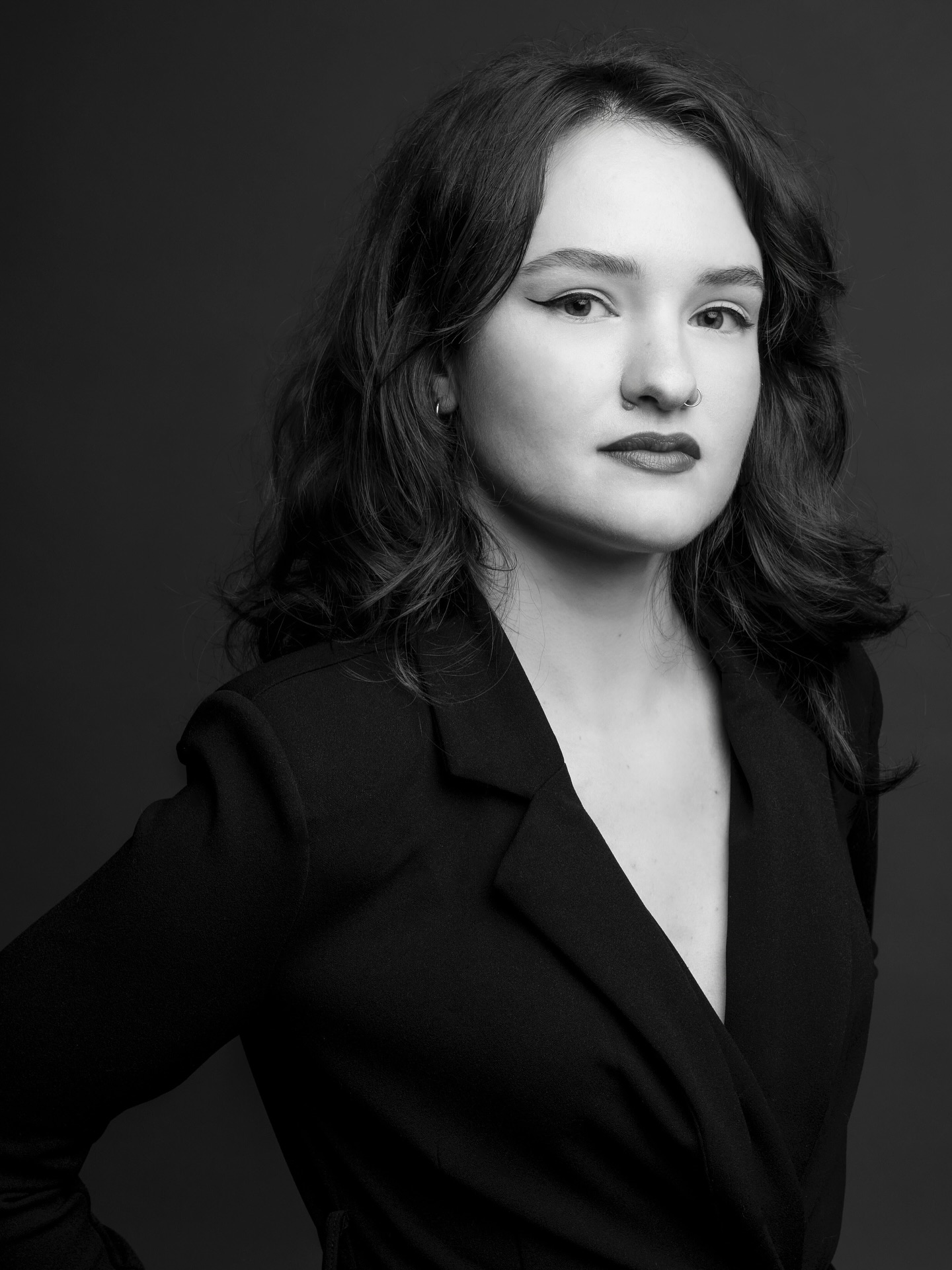 💄✨ Nouvelle arrivée au Studio Clotis Paris
Nous avons le plaisir d’accueillir Maiwen, maquilleuse professionnelle, qui rejoint l’équipe parisienne !
Son talent et sa sensibilité artistique viennent sublimer l’expérience beauté de nos clientes, tout en renforçant la cohésion et l’excellence qui caractérisent nos studios à travers la France.
📸 @j.grunenberger
#StudioClotis #Paris #Maquillage #BeautyArtist #Portrait #dreamteam