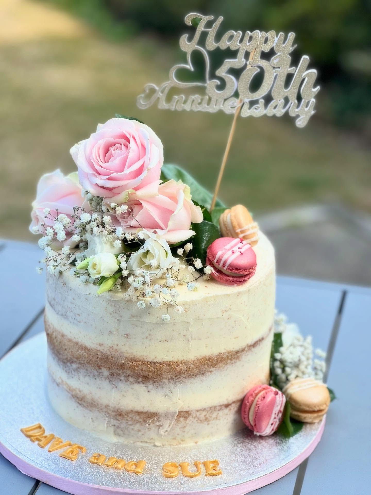 50th wedding anniversary celebration! What a milestone! #congratulations #50thweddinganniversary #50thweddinganniversarycake #sayitwithcake #bespokedesgin #bespokecakes