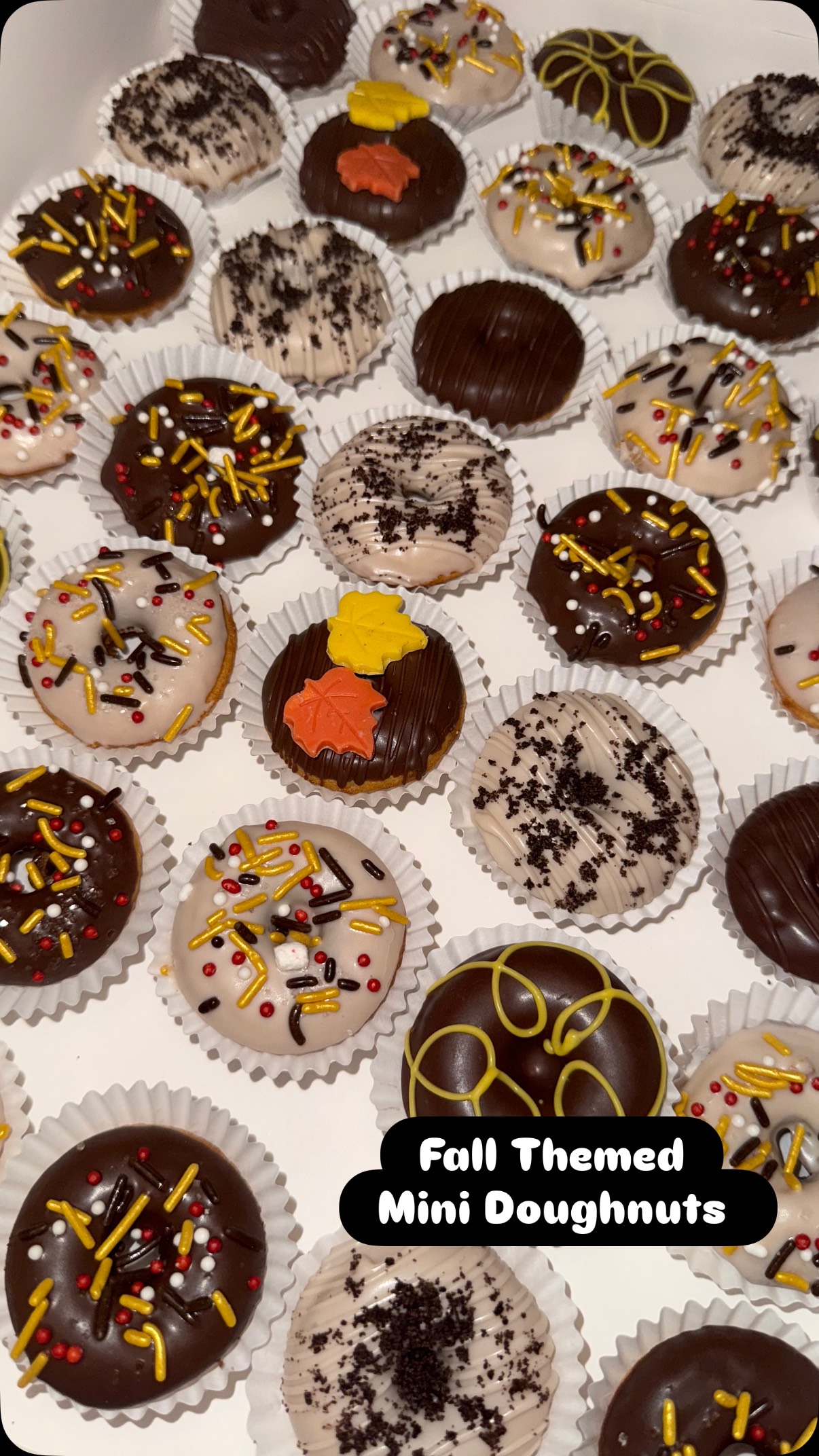 Cozy colors, cute sprinkles, and bite-sized joy 🍁✨ Fall treats just hit different.#.
.
.
.
.
:
:
:
#falltreats #minidoughnuts #chocolatedippedtreats #delightfuldesserts #fallvibes #autumnbaking #fallinmichigan #michiganbaker #treattableideas #desserttablesetup #customtreats #eventtreats #partyfavorsideas #holidaytreats #minitreats #fallcolors #oreotreats #sweetsbyme #bakersofinstagram #fallflavors