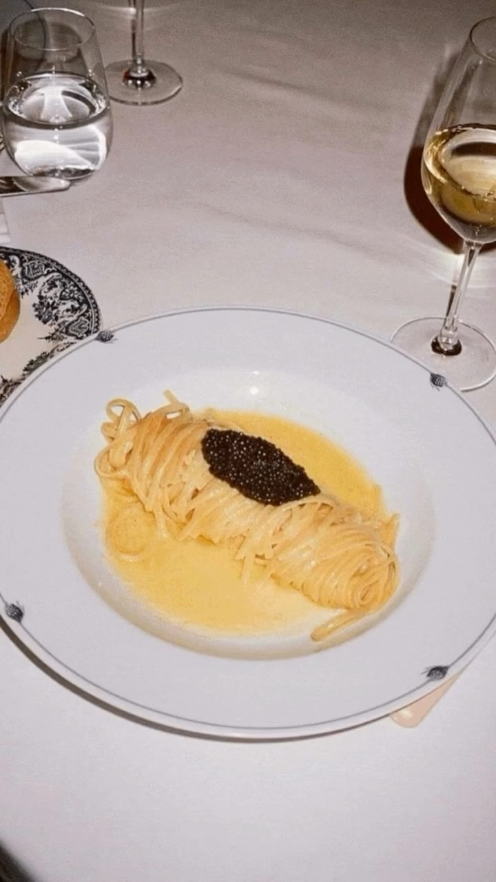 To all the champagne lovers: Think Paris lights, a private chef, and your own yacht — @parisyacht1 has you covered!