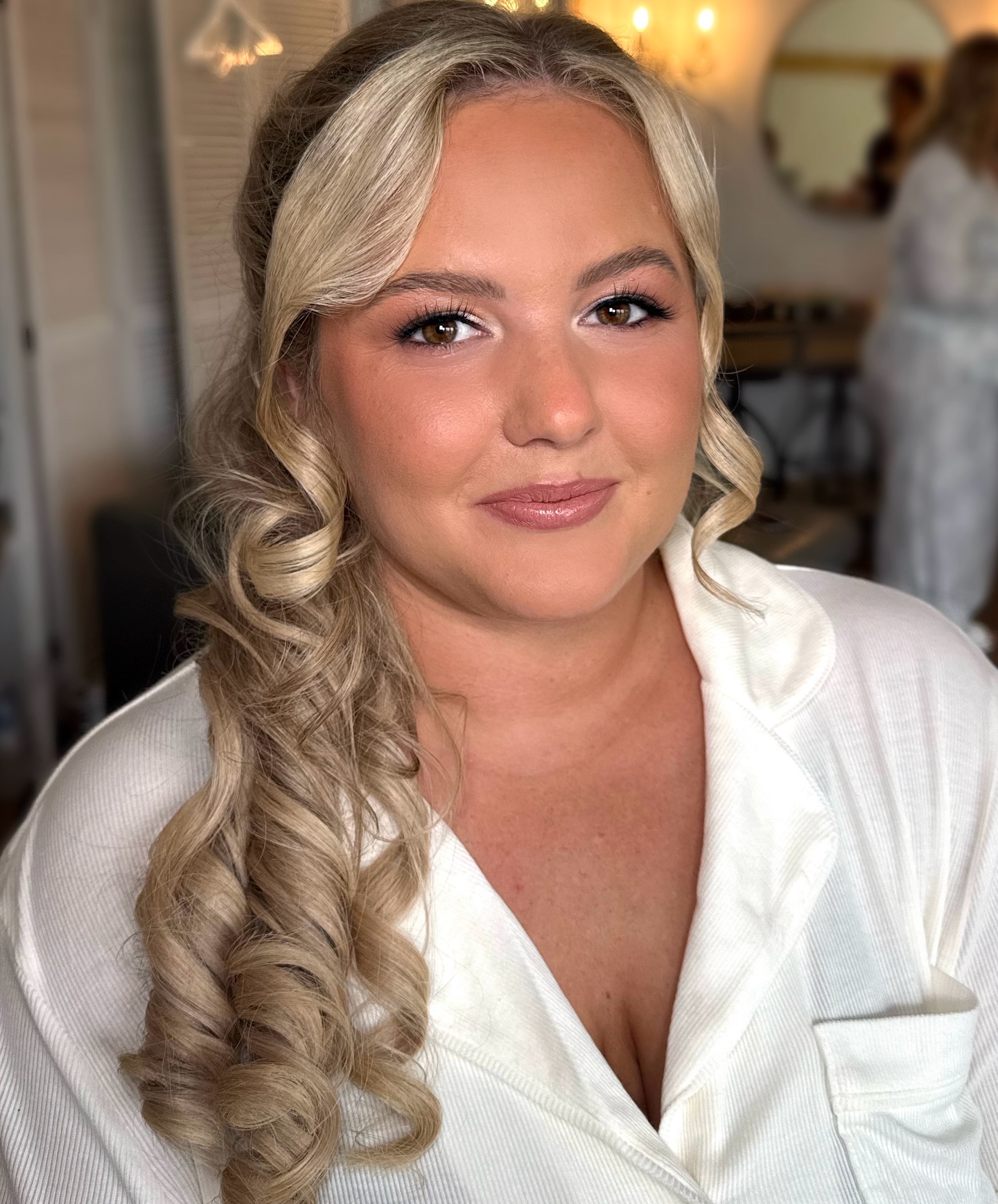 LAUREN 🤍 My gorgeous soft glam bride Lauren! We refined her bridal look from the preview, tweaking the base to perfection to compliment her spray tan and adding depth with richer tones that make the pink hues pop! So grateful Lauren trusted me with the vision!
There is nothing quite like seeing your bridal visions coming to life on the wedding day!!🥹
I have had the pleasure of welcoming 10 beautiful new brides to be in the past week! Now is definitely the perfect time to lock in your 2026/2027 dates🤍🤍 I am already so looking forward to another wonderful year of weddings✨✨
Venue: @coolingcastlebarn
(Always so lovely coming to this venue and even better that I am only 10 mins away!!)