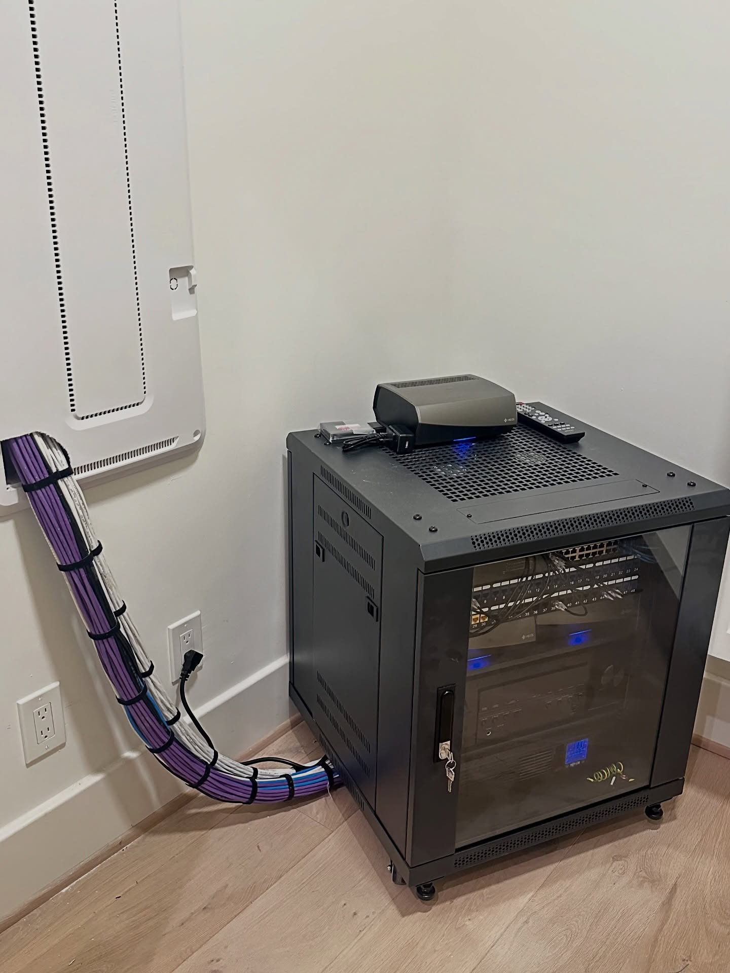 Nothing better than a fully integrated home!! Just add some AI control from @rizhometech and turn a smart home into a fully automated one!