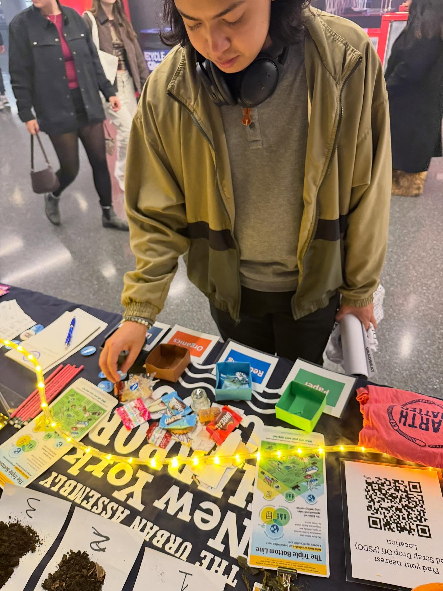 Happy Halloween! Harbor School CTE teacher Rob and school librarian Clara plus @billionoyster staff members join up with Reverb_org at Tame Impala in Brooklyn to advocate for sustainable practices in our local communities and teach “the triple bottom line” to be a sustainable organization, including how music venues can reduce their waste and raising awareness about local projects like oyster restoration, community composting, and seaweed farming. Visit your school or public library to learn more about these topics!Promoting @seaweed_city & @earthmatterny