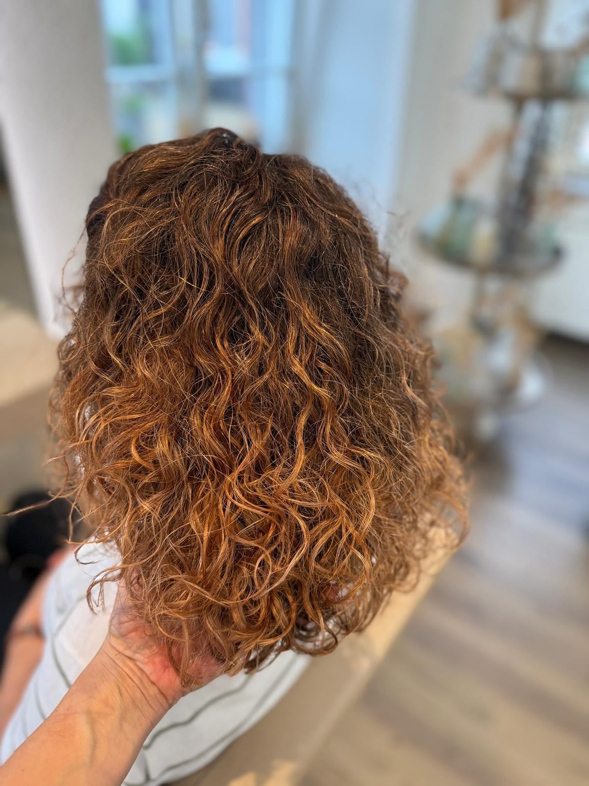 🧡
#hair #hairstyles #hairtransformation #hairgoals #hairart #haircolorist #hairstylist #haircolor #balayage #balayagehighlights #balayageartists #babylights #babylightsandbalayage #blonde #blondehair #brownhair #brondebalayage #haircut #haircutting #weft #weftextensions #extensions #hairextensions #tressenverlängerung #tressentechnik #extensions #haarverlängerung #weftedhair #extensionist