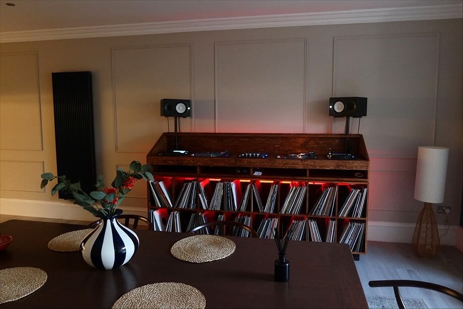 Stunning woodworking skill by @wocaworkshop 🤌
@wocaworkshop is currently based in Melbourne but does also commissioned work to the UK and Sidney. 🇦🇺🇬🇧 To know more make sure to follow @wocaworkshop and visit his website at wocaworkshop.com