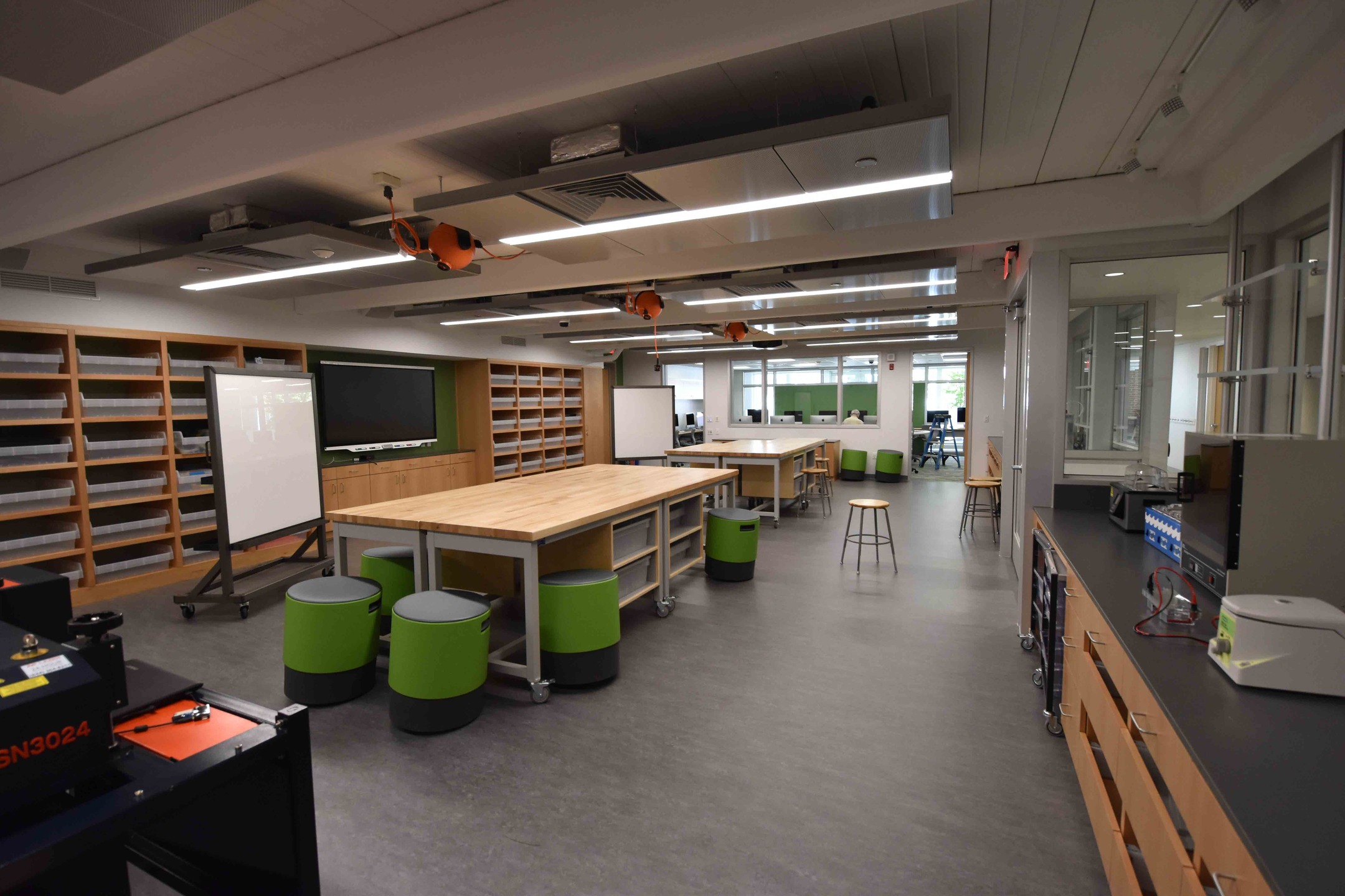 ~Commercial
-
From concept to classroom — full custom millwork package with storage walls, work tables, and cabinetry built for creativity and durability...
-
-
-
#school #customwoodwork #custommillwork #commercial #tmcc
