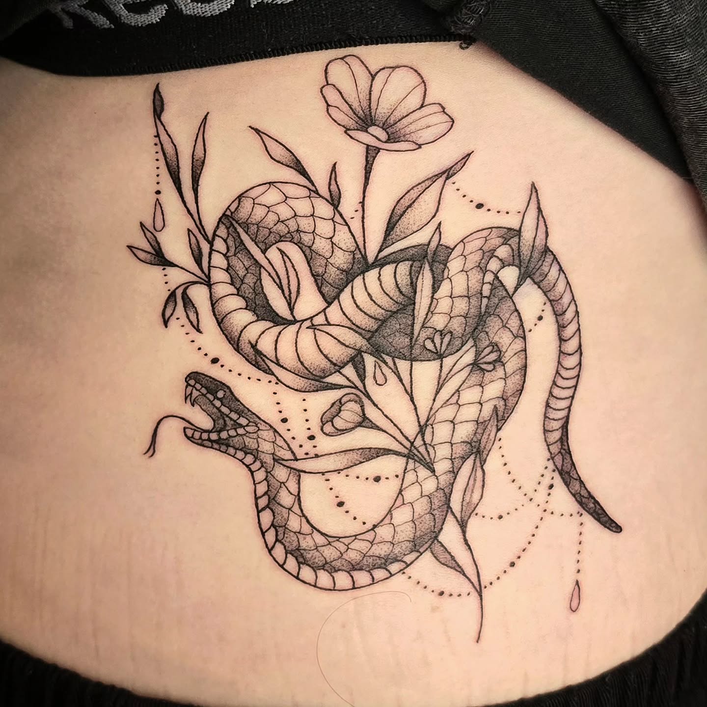 Ella also wanted one of my snake designs, on her ribs! ð just one snake design left now!
.
.
.
#tattoo #art #design #snake #floral #flower #fineline