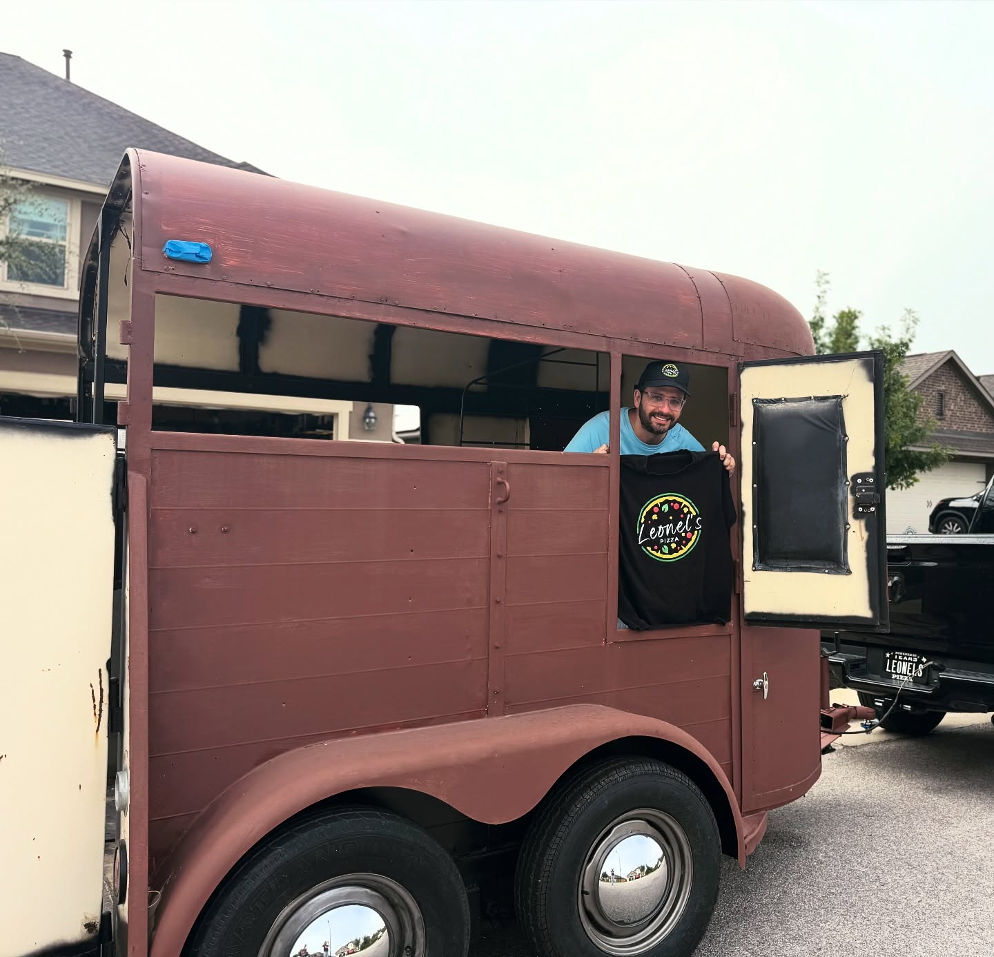 ✨ New Chapter Loading… ✨
I did something big. I just picked up this 1981 horse trailer, and it’s about to become the newest member of the Leonel’s Pizza family — Leonel’s Pizza on Wheels.
There’s a lot of work ahead. It’ll take time, patience, and probably a little insanity… but I’m all in. The goal? To bring the pizza experience to weddings, parties, events, and anywhere people want great food and great vibes — on my terms, with my hands, and with passion.
If you’ve been rocking with me so far… stay tuned. This is just the beginning of the build series. 🚐🔥🍕
#LeonelsPizza #PizzaCatering #PizzaTrailer #FoodTrailerBuild #MobilePizza #TexasFoodScene
#WoodFiredPizza #EventCatering #WeddingCatering #SmallBusinessJourney #EntrepreneurLife
#BeforeAndAfterProject #FoodTruckOwner #AustinEats #roundrocktx