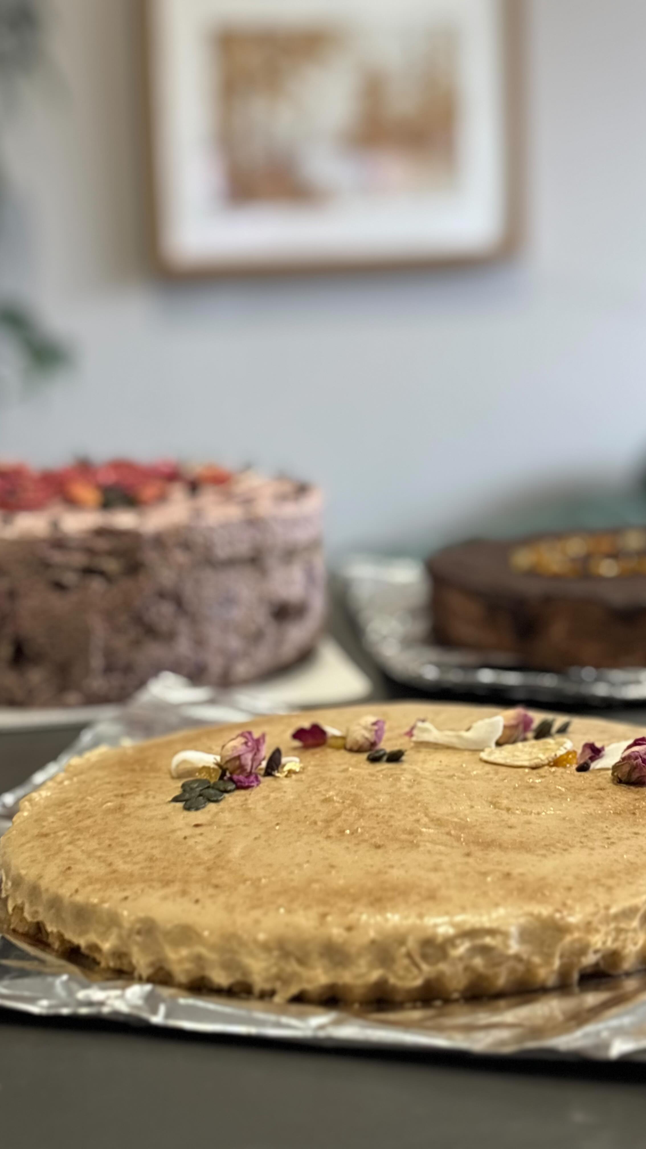 Honored to sweeten the end of a 3-day yoga retreat 🍃
Every slice crafted to nourish —
vegan, gluten-free, and made without refined sugar ✨
Flavors that celebrated the moment:
🍋 Lemon cheesecake
❤️ Red velvet
🍫🍊 Chocolate orange
Because dessert can be delicious and mindful 🌱
#CustomCakes #VeganCakes #GlutenFreeCakes #CelebrationCakes #SmallBusinessLove #HandmadeWithLove #FoodWithPurpose #ArtisanBaker #BetterForYouBaking #IndulgenceWithoutGuilt #PureArtCakes