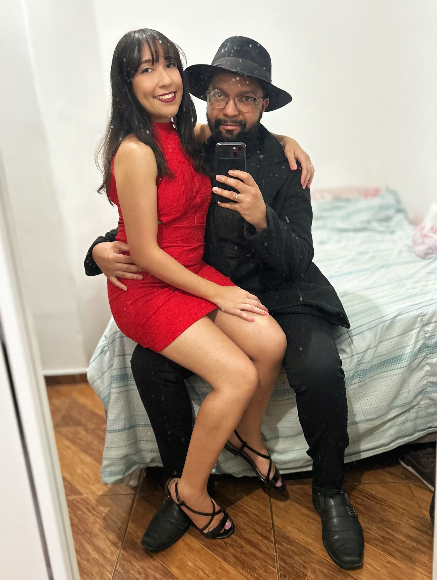 E hoje se completam 4 anos juntos!! As melhores experiências, os melhores momentos, as melhores coisas sempre com você, a melhor escolha da minha vida!! ❤️
Acho que qualquer palavra que eu colocar aqui não vai ser 0,001% de todo meu sentimento por você! Desde o início de tudo sempre soubemos que a nossa conexão era diferente e especial, e de forma natural, dia após dia isso foi crescendo e cá estamos hoje, completando mais um ano juntos!! 🥰
Só quero que saiba que eu sou um homem melhor graças a você, que me esforço todos os dias pra tentar ser o homem que você merece ter ao lado como parceiro de todas as horas. E que eu sou muito grato todos os dias por ter você comigo desde sempre!! 🙏🏾
Obrigado por ser a mulher incrível que você é!! Eu amo você de todo coração minha fada!! Feliz aniversário pra nós ❤️🙏🏾