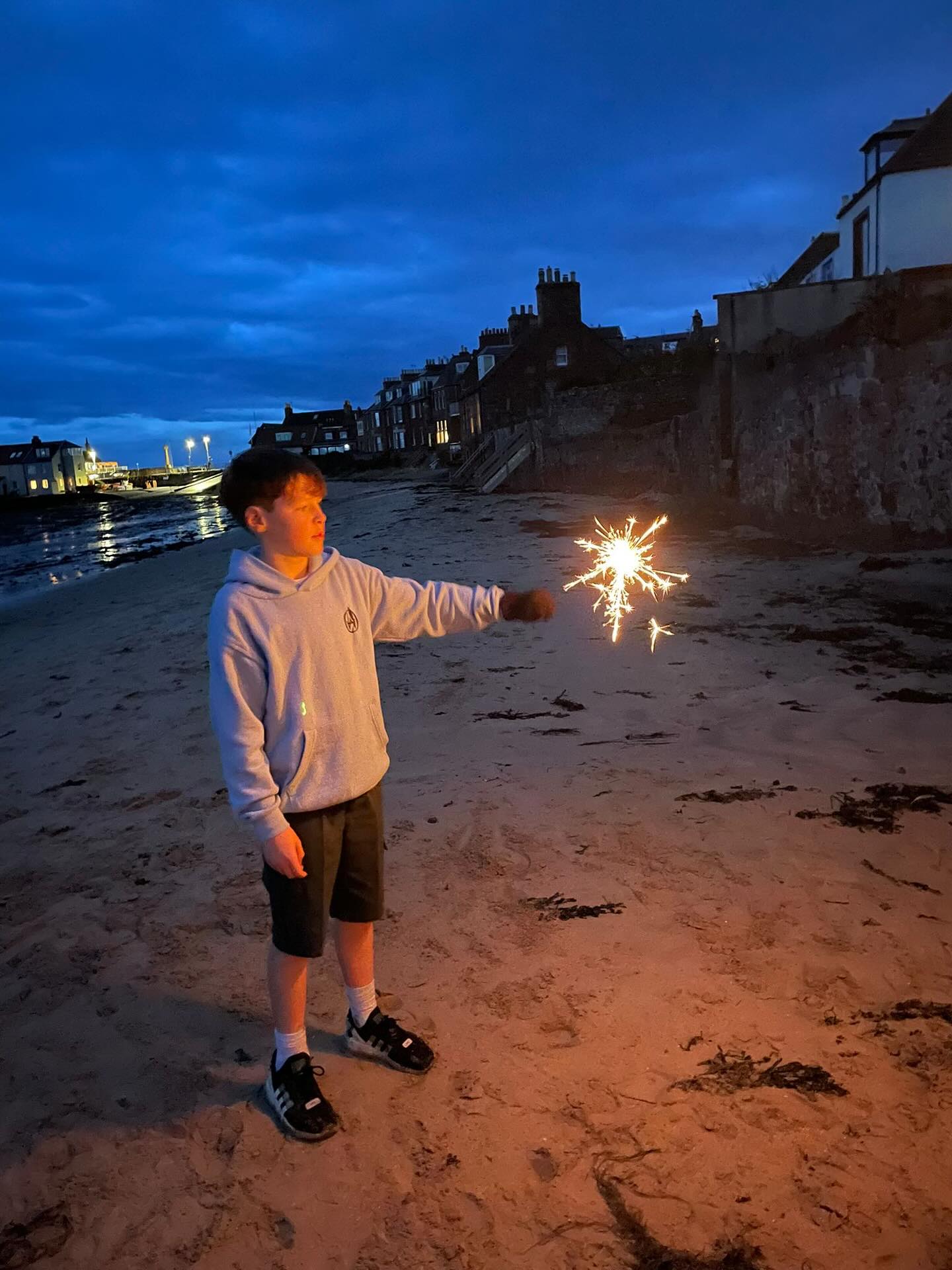 It was our P7 boys groups turn for s’mores and sparklers tonight on the beach. A few toes wound up in the water but it was a cosy 12 degrees by the sea today! 🔥 ☕️ 🎇 happy Guy Fawkes all, be safe and have fun 🤩