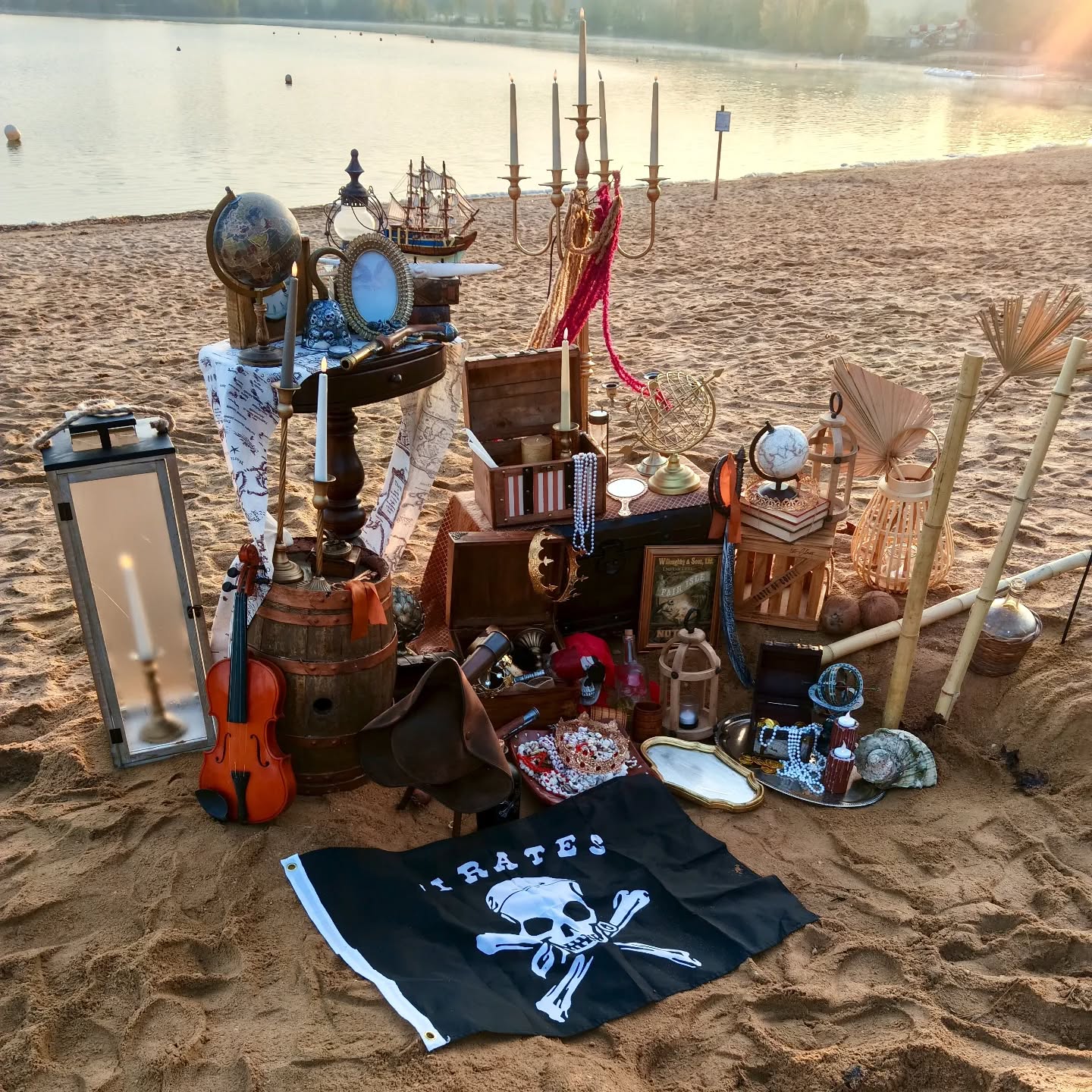 Collection "Pirates"
Pour un anniversaire, une soirée à thème, un team-building, un shooting ou simplement pour le kiff !
Hissez le pavillon !
#pirates #pirateaesthetic #pirateparty #decoration #thelittlefactory86 #soirée