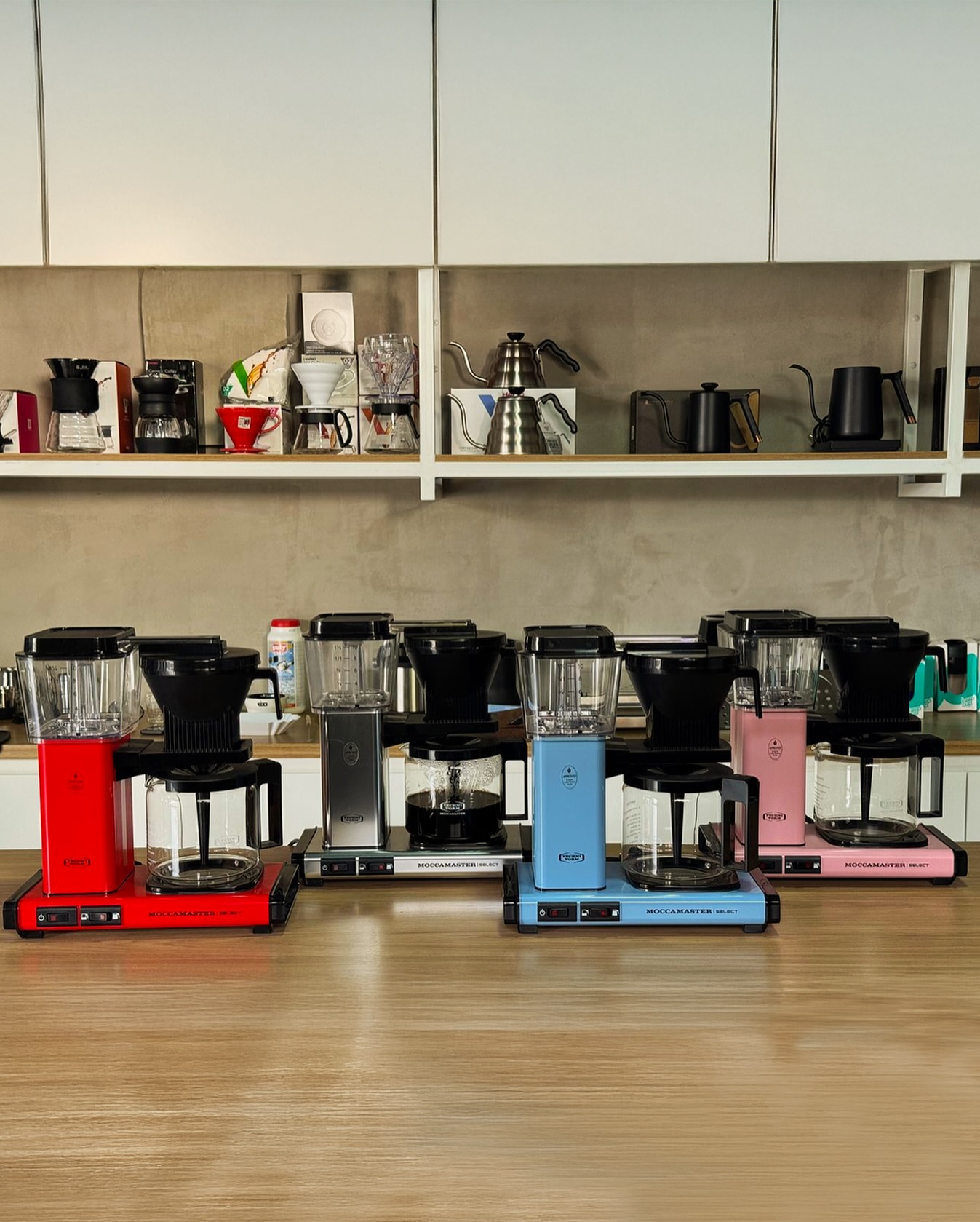 Café filtrado, rápido y con precisión holandesa ☕
La Moccamaster KBG Select combina diseño atemporal con eficiencia y temperatura perfecta para un sabor consistente en cada taza.
Te esperamos por nuestras tiendas de Asunción o CDE y tambien en la www.xpeciaty.com.py
#moccamaster #coffeelovers #xpecialty