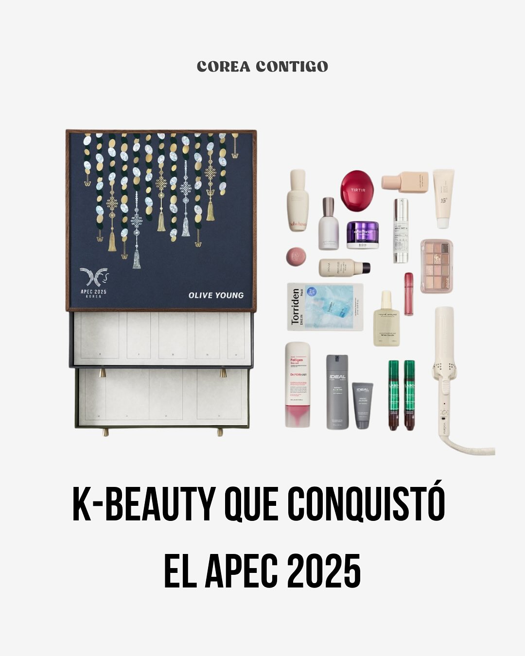 17 productos que representan la belleza de Corea en la Cumbre APEC 2025
Durante la Cumbre de Cooperación Económica Asia-Pacífico (APEC) 2025 celebrada en Gyeongju, la empresa CJ Olive Young, reconocida como la principal plataforma de K-Beauty de Corea, anunció que su paquete especial “The Best K-Beauty Selection” fue elegido como regalo oficial para los líderes de los países miembros.
El set incluye 17 productos representativos de las categorías principales de belleza coreana —skincare, maquillaje y cuidado personal— seleccionados entre marcas premium, medianas e independientes que gozan de gran popularidad en Asia-Pacífico.
El objetivo fue mostrar de manera equilibrada la autenticidad, innovación y diversidad del K-Beauty.
El diseño del paquete se inspiró en los motivos del oro y las coronas del Reino de Silla, símbolo de Gyeongju, e incorpora materiales como madera y nácar, reflejando la elegancia tradicional coreana.
Además del obsequio destinado a los jefes de Estado, Olive Young también ofreció 8 000 sets adicionales para las delegaciones, funcionarios y prensa internacional presentes en el evento.
Según la empresa, esta selección oficial representa “un reconocimiento global al ecosistema de K-Beauty creado conjuntamente por Olive Young y las marcas coreanas”.
Actualmente, el K-Beauty es el segundo mayor exportador mundial de cosméticos y el principal rubro de exportación entre las pymes coreanas, consolidando a Corea como uno de los líderes globales en la industria de la belleza.
#corea #coreadelsur #coreacontigo #coreacontigotour #tourenespañol #guíaenespañol #kbeauty #k-beauty #cuidadodelapiel #maqullaje #apec2025 #oliveyoung #bellezacoreana #skincarecoreano
#skincare #RutinaDeBelleza #cosméticocoreano #cosmeticoscoreanos #quecomprarencorea #productosdebelleza #mascarillacoreana