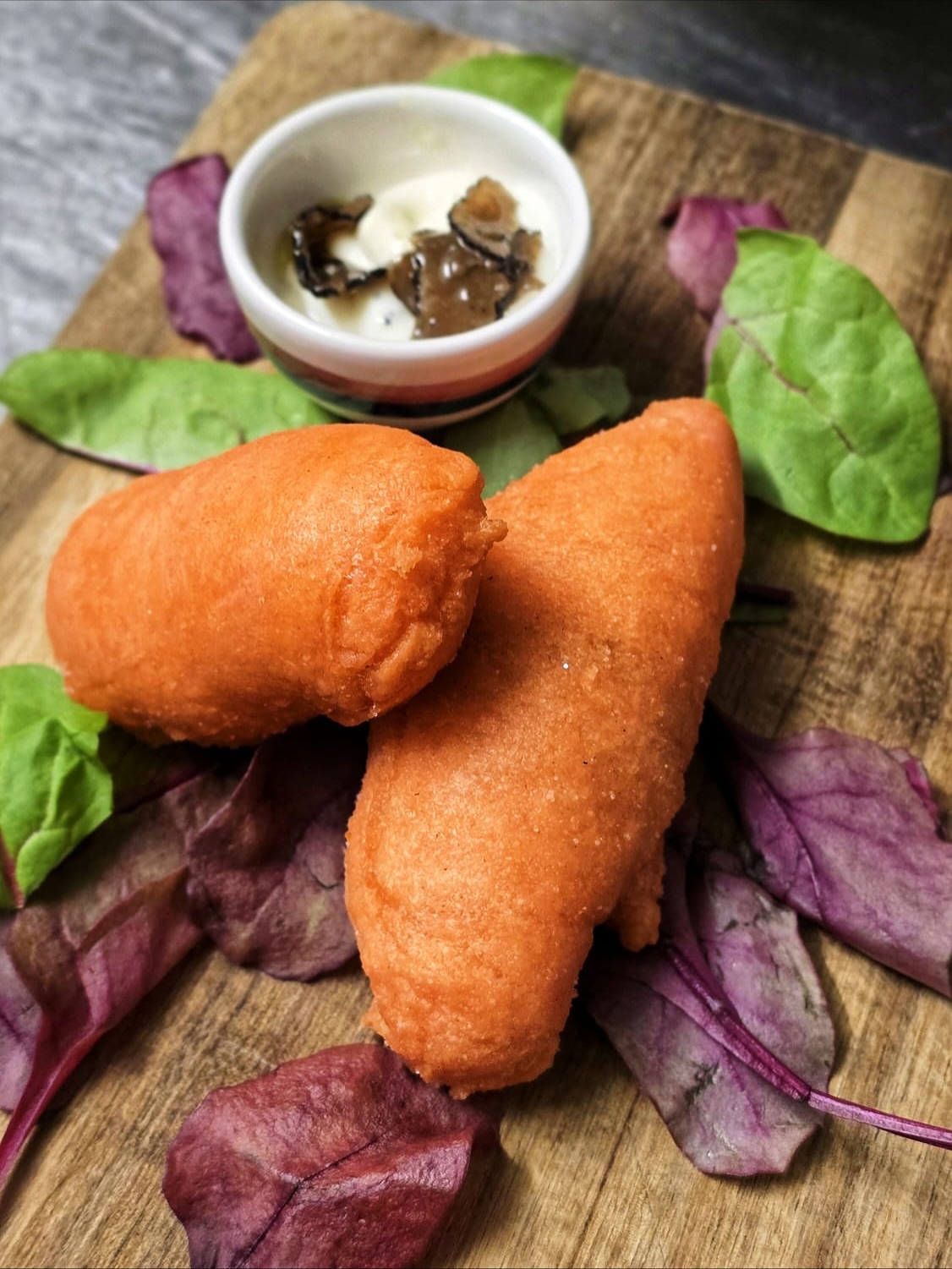 Add this to your aperitivo - our November Special panzerottini with truffle cream and mozzarella. 🖤🍂
#aperitivo #panzerottoni #trufflecream #truffle #mozzarella #autumn #switzerland #italy #zurich