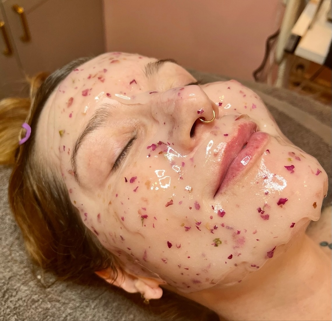 We love to use the rose infused @esthemax jelly mask ๐
This jelly mask is included in our Youth in Bloom facial! Includes a dermaplane with our wildly popular Youth in Bloom beauty oil - eliminate peach fuzz & exfoliate your skin all while enjoying an aroma therapeutic experience
#denverfacial #medspa #denvermedspa #denverlocal #facial #glowingskin #esthemax #jellymask #glow