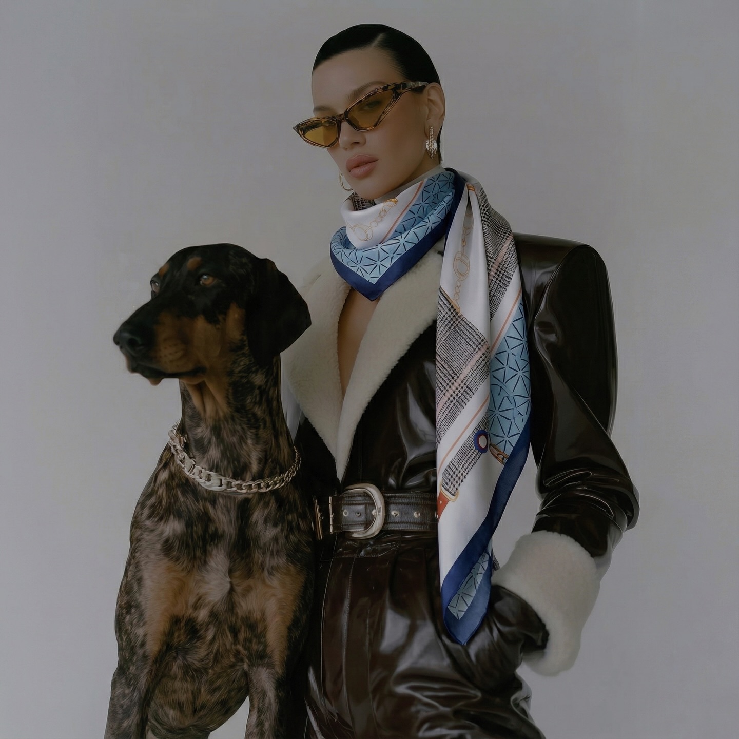 Liora %100 mulberry İpek Şal🤍
%100 Doğal Mulberry ipekten üretilen bu şal, Lumière Atelier’in zarif dokusunu ve ışıkla dans eden dokusunu yansıtır.
175×53 ölçülerindeki ipek kumaşı, omuzlarda doğal bir düşüşle akarken, parlak saten dokusu kusursuz bir ışıltı sunar. #ipekşal #mulberrysilk