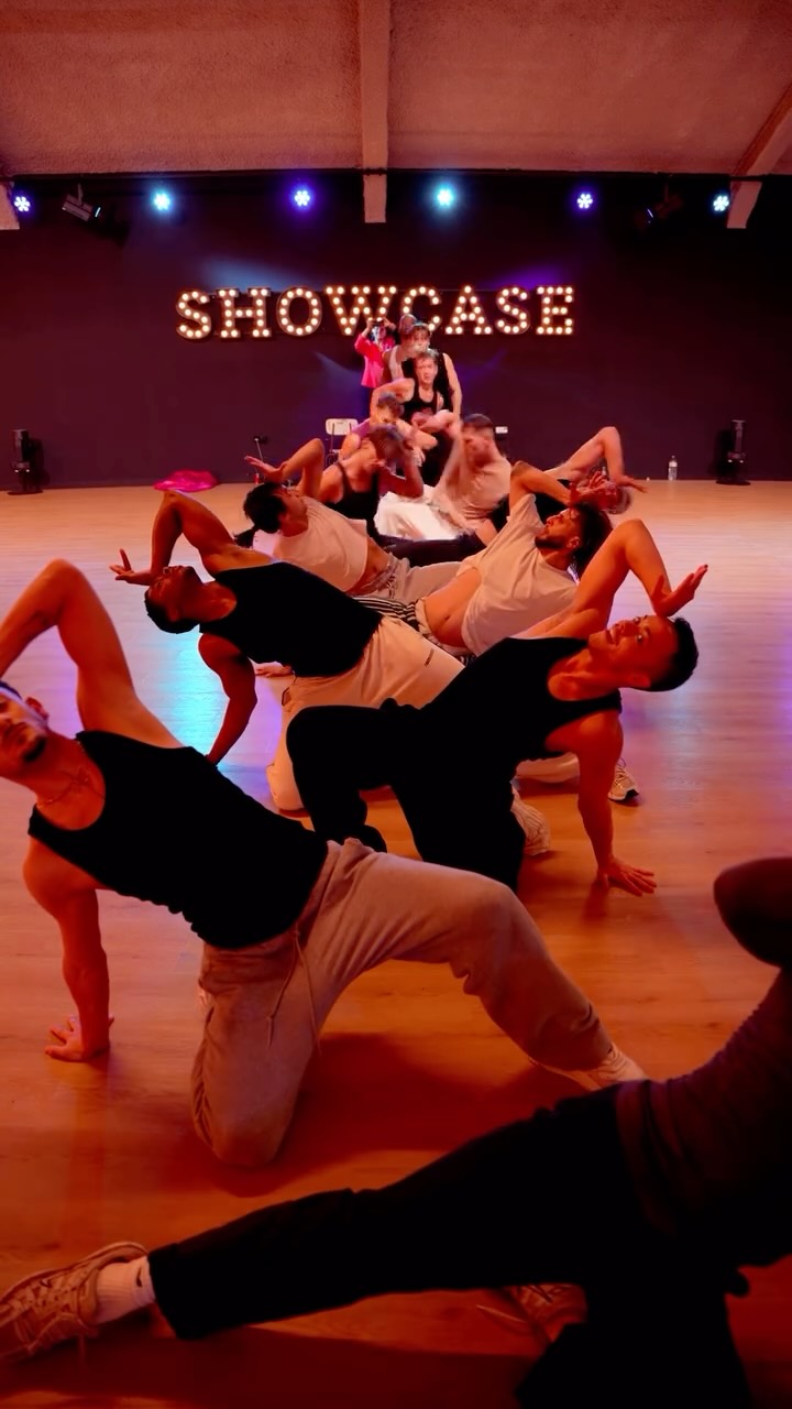 Final rehearsal before yesterday’s performance at @lademence 🖤
#lademence #demence #ingarena #ladygaga #show #dance #stage #choreo